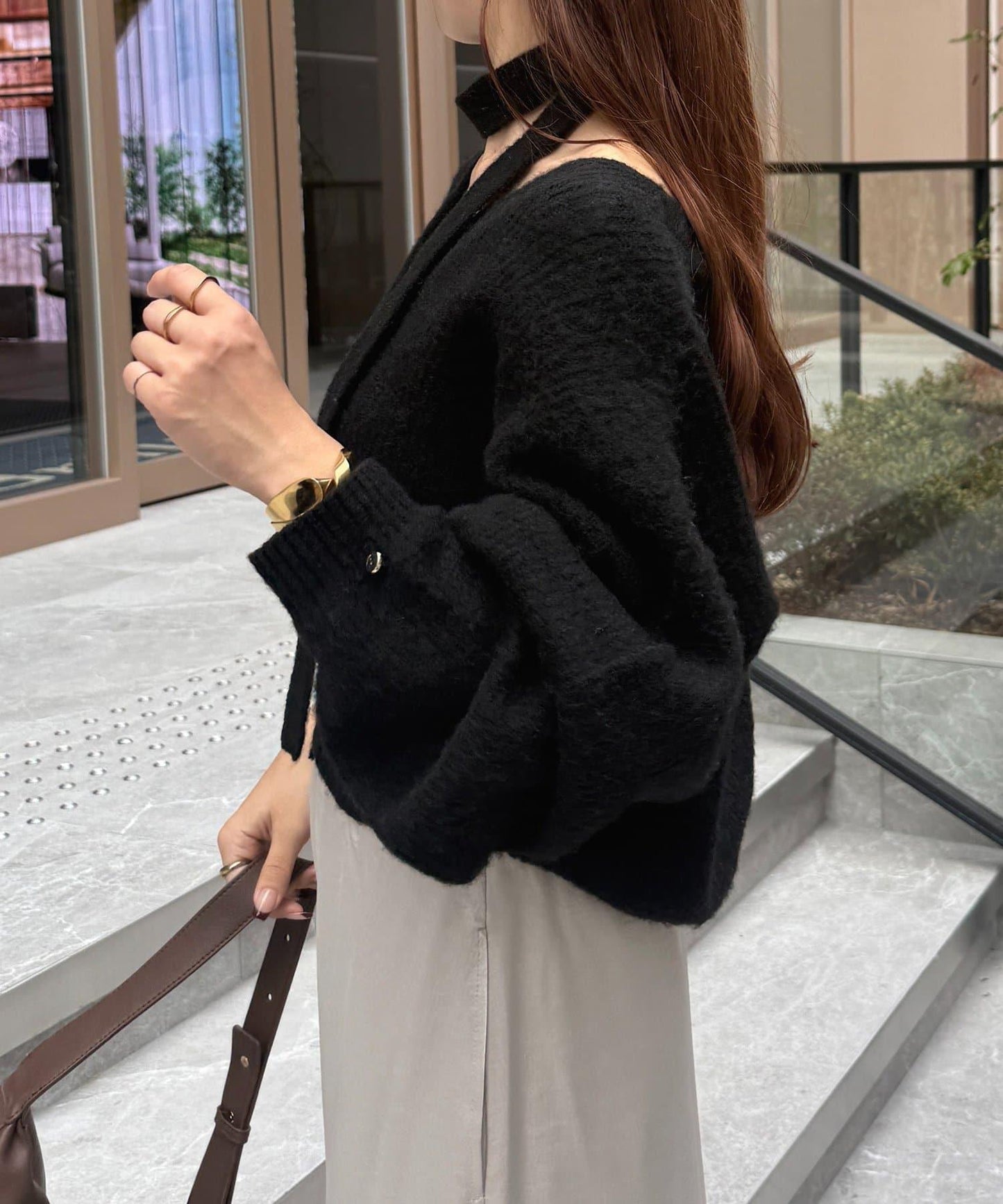 附項鍊V領針織衫