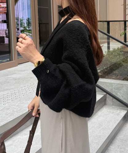 附項鍊V領針織衫