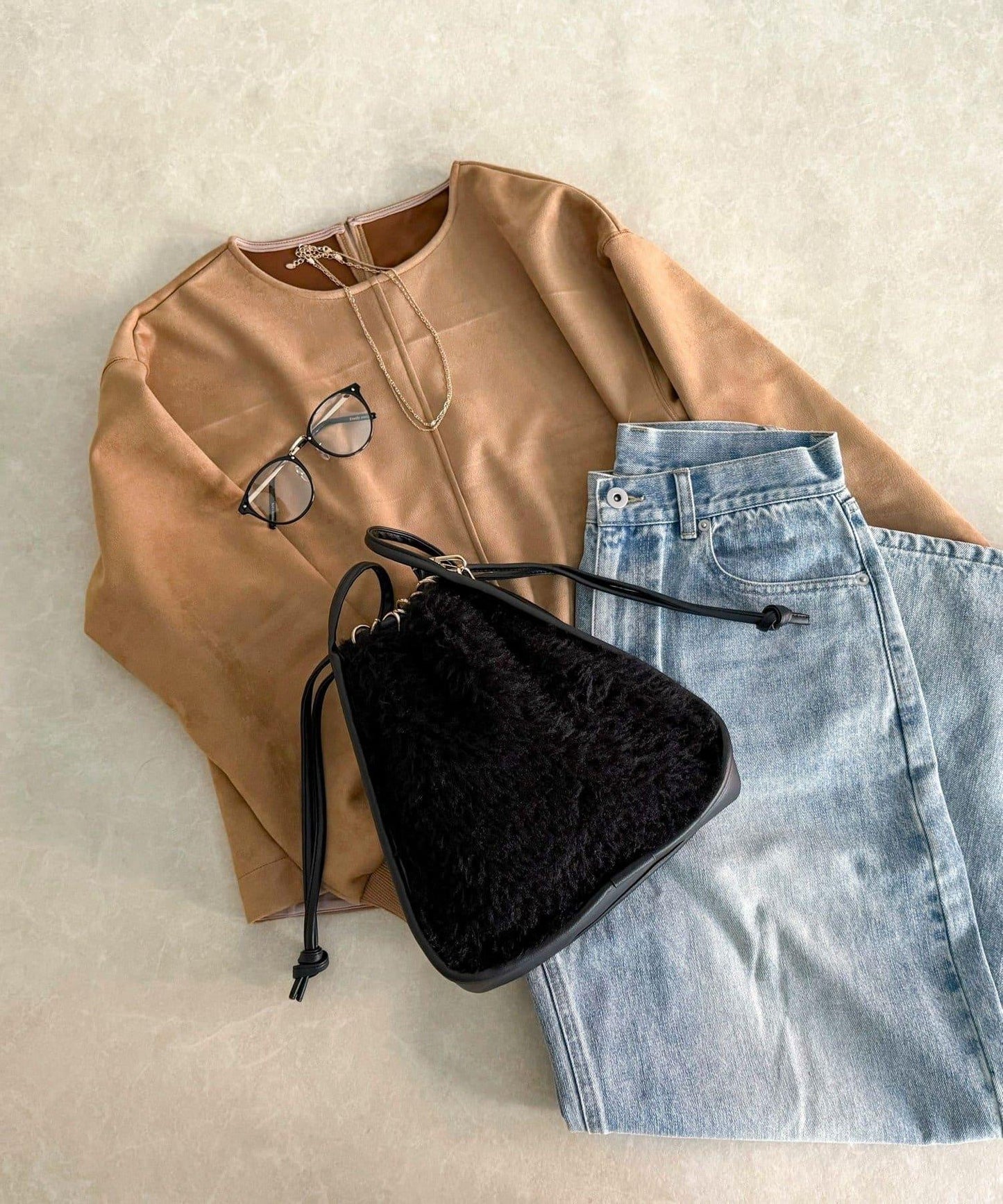 異材質毛絨三角包