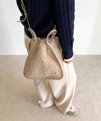 異材質毛絨三角包