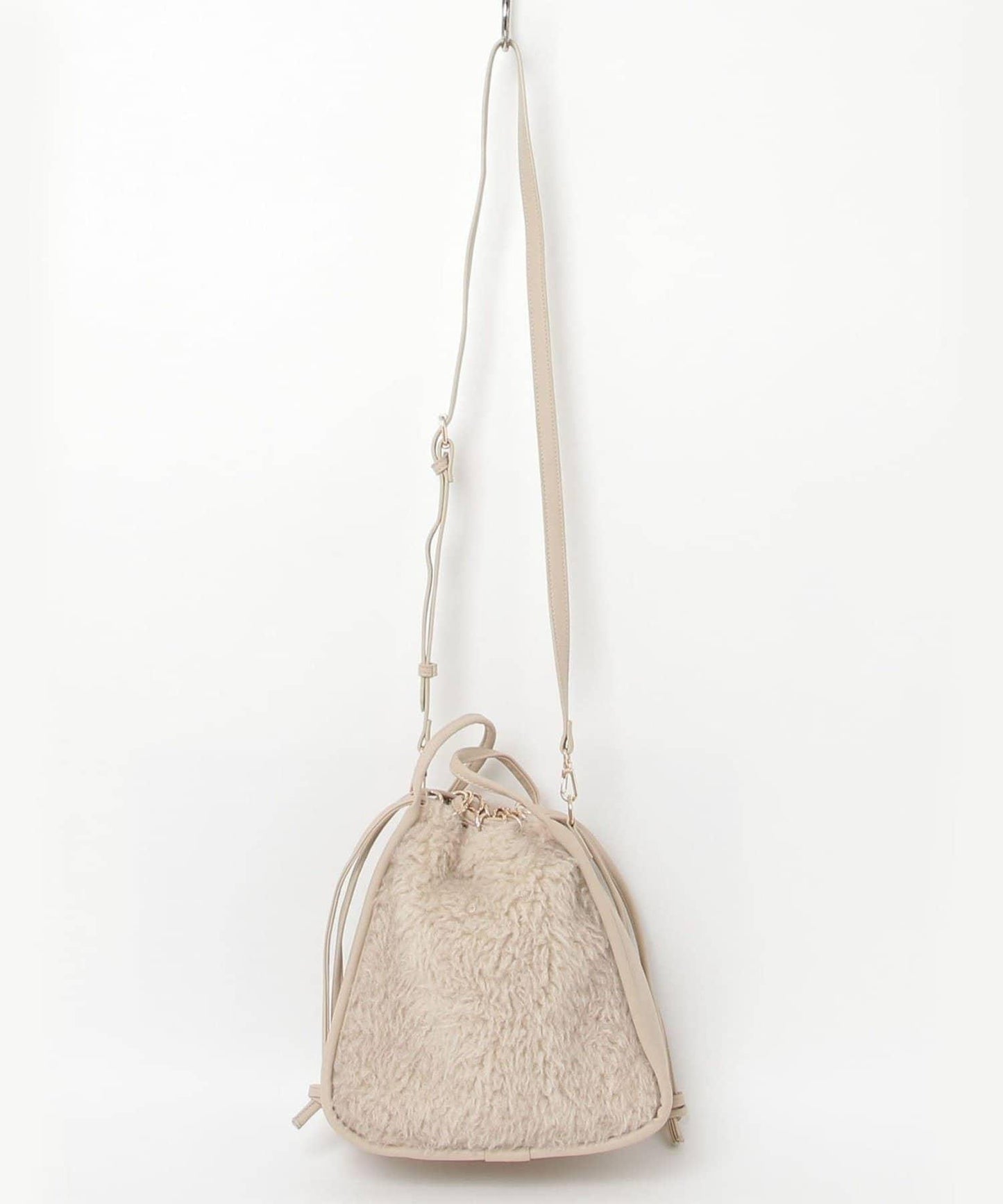 異材質毛絨三角包