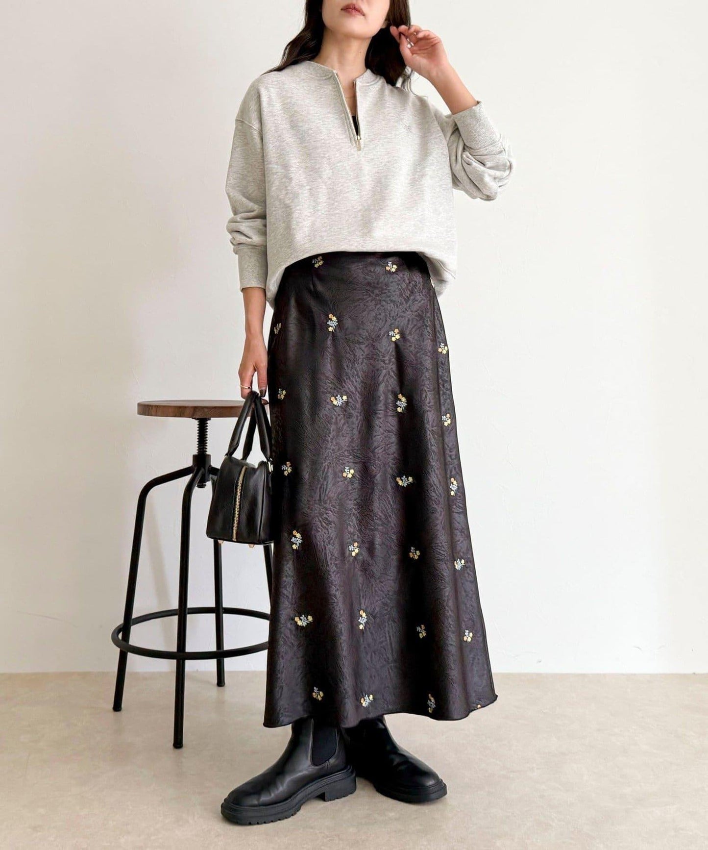 緞面花卉刺繡半身裙