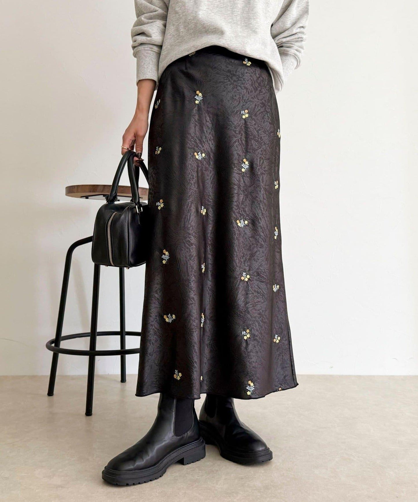緞面花卉刺繡半身裙