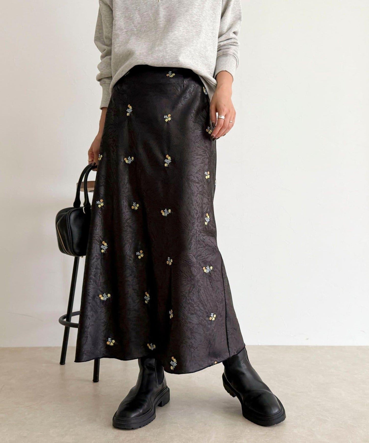 緞面花卉刺繡半身裙