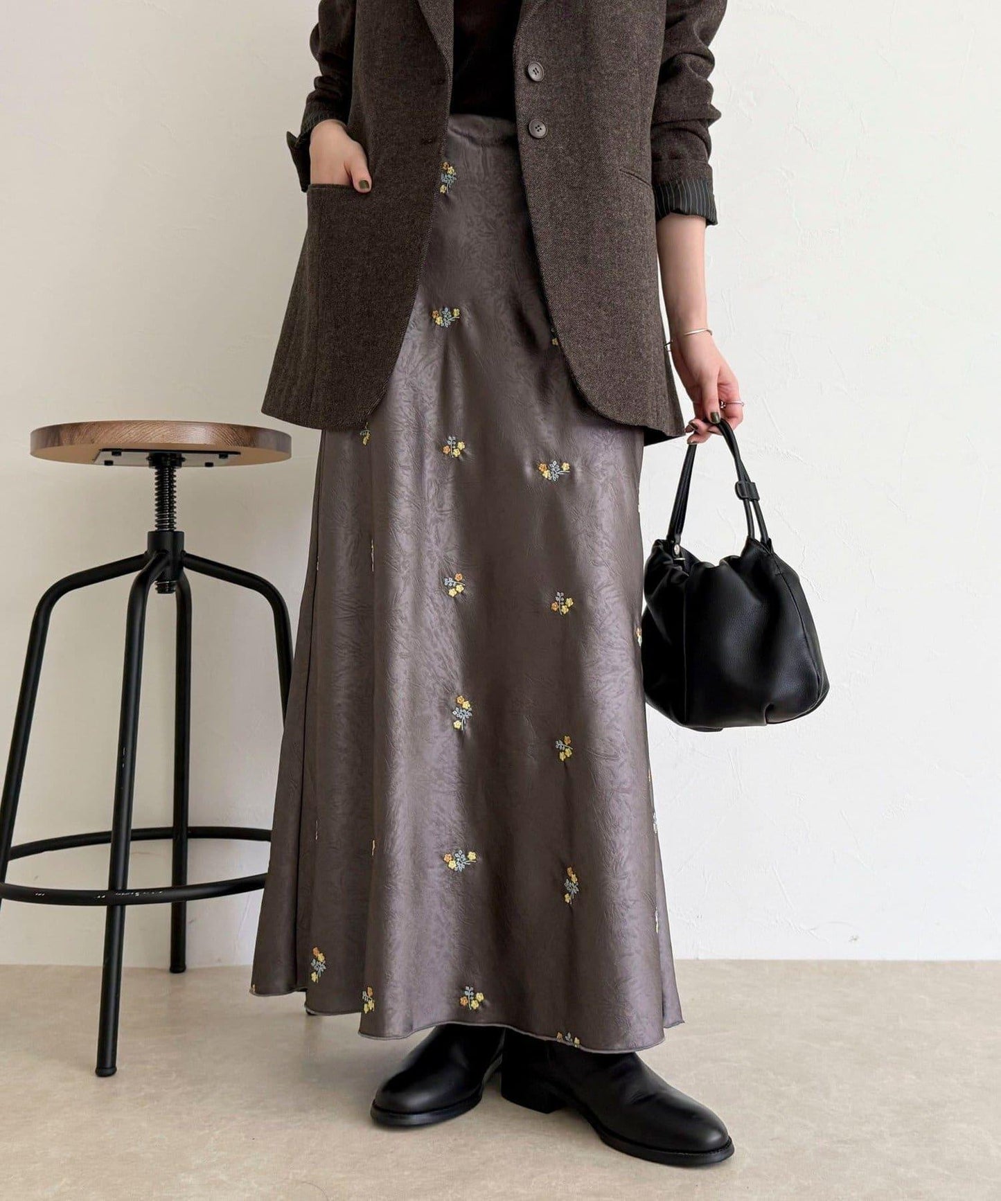 緞面花卉刺繡半身裙