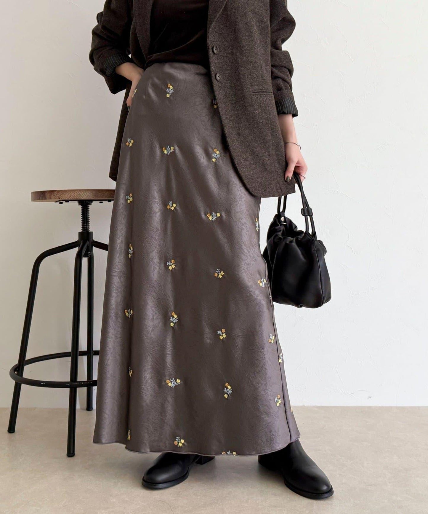 緞面花卉刺繡半身裙