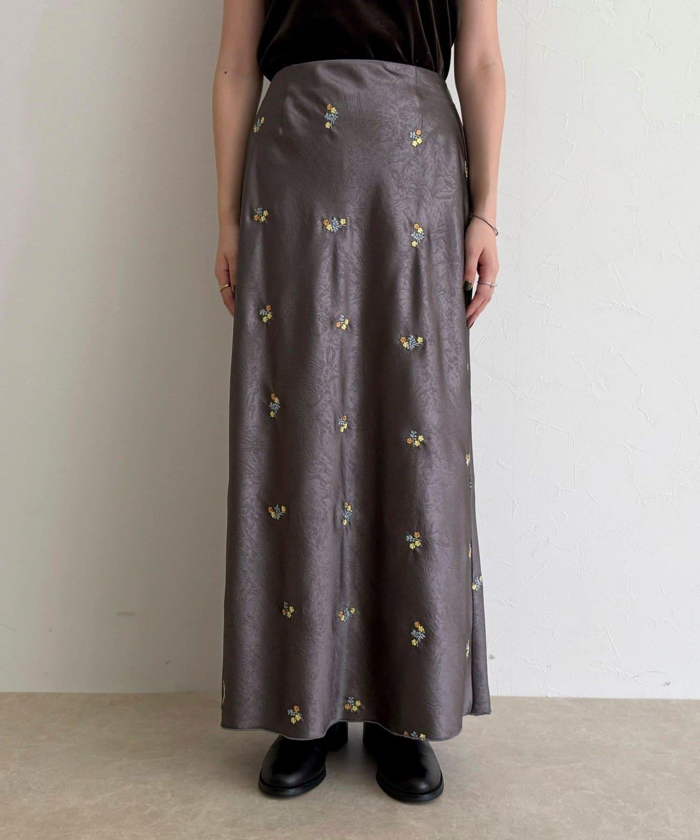 緞面花卉刺繡半身裙