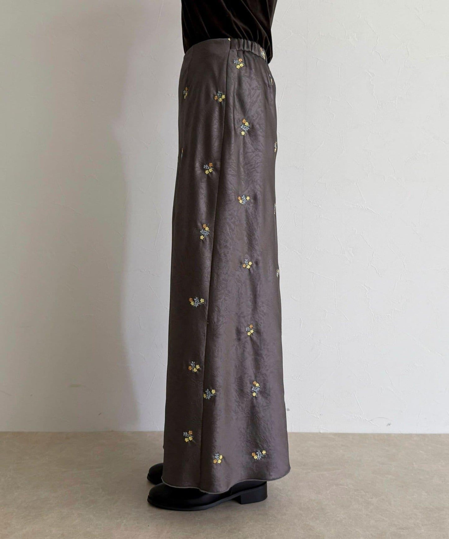 緞面花卉刺繡半身裙