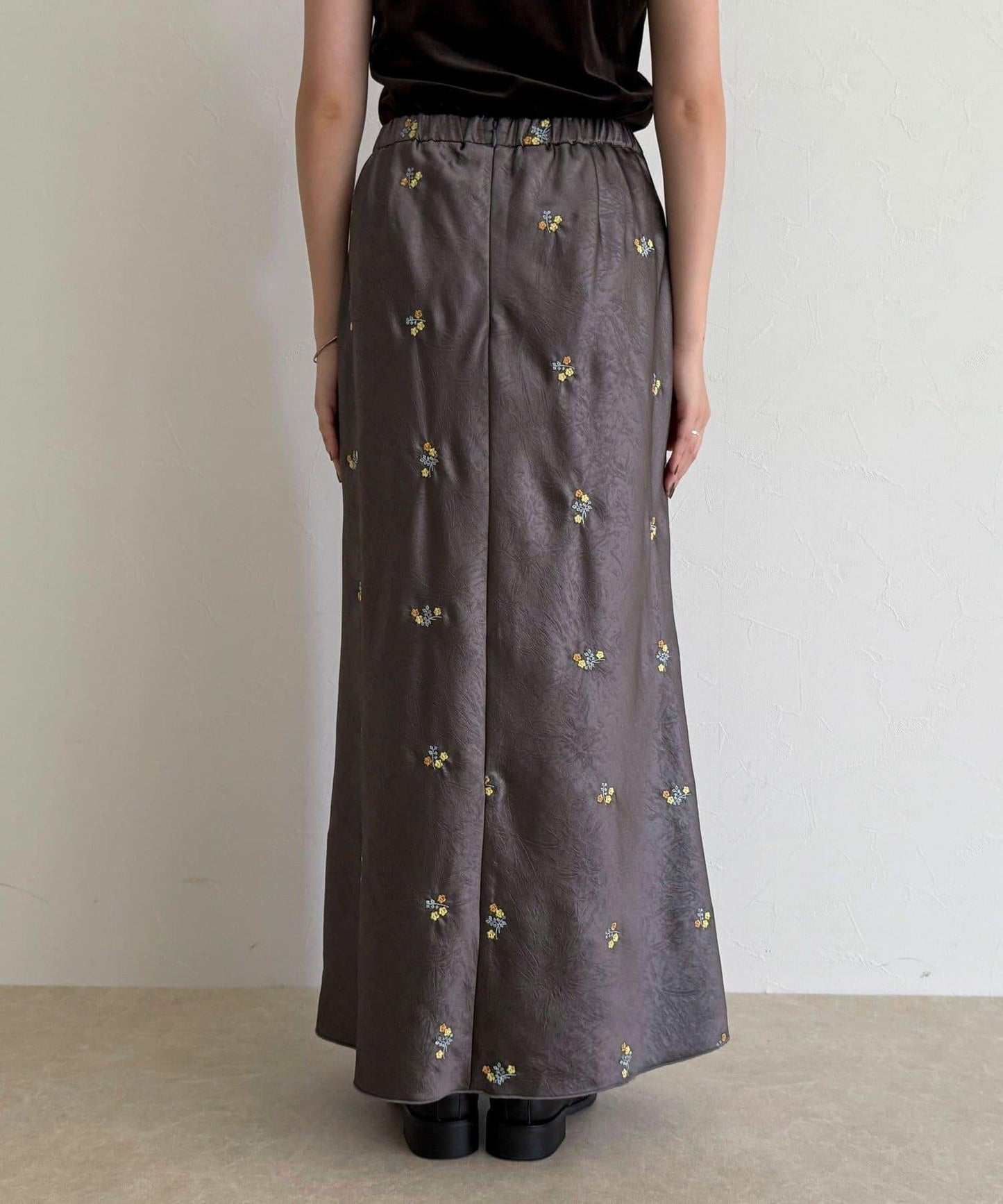 緞面花卉刺繡半身裙