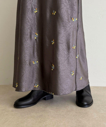緞面花卉刺繡半身裙