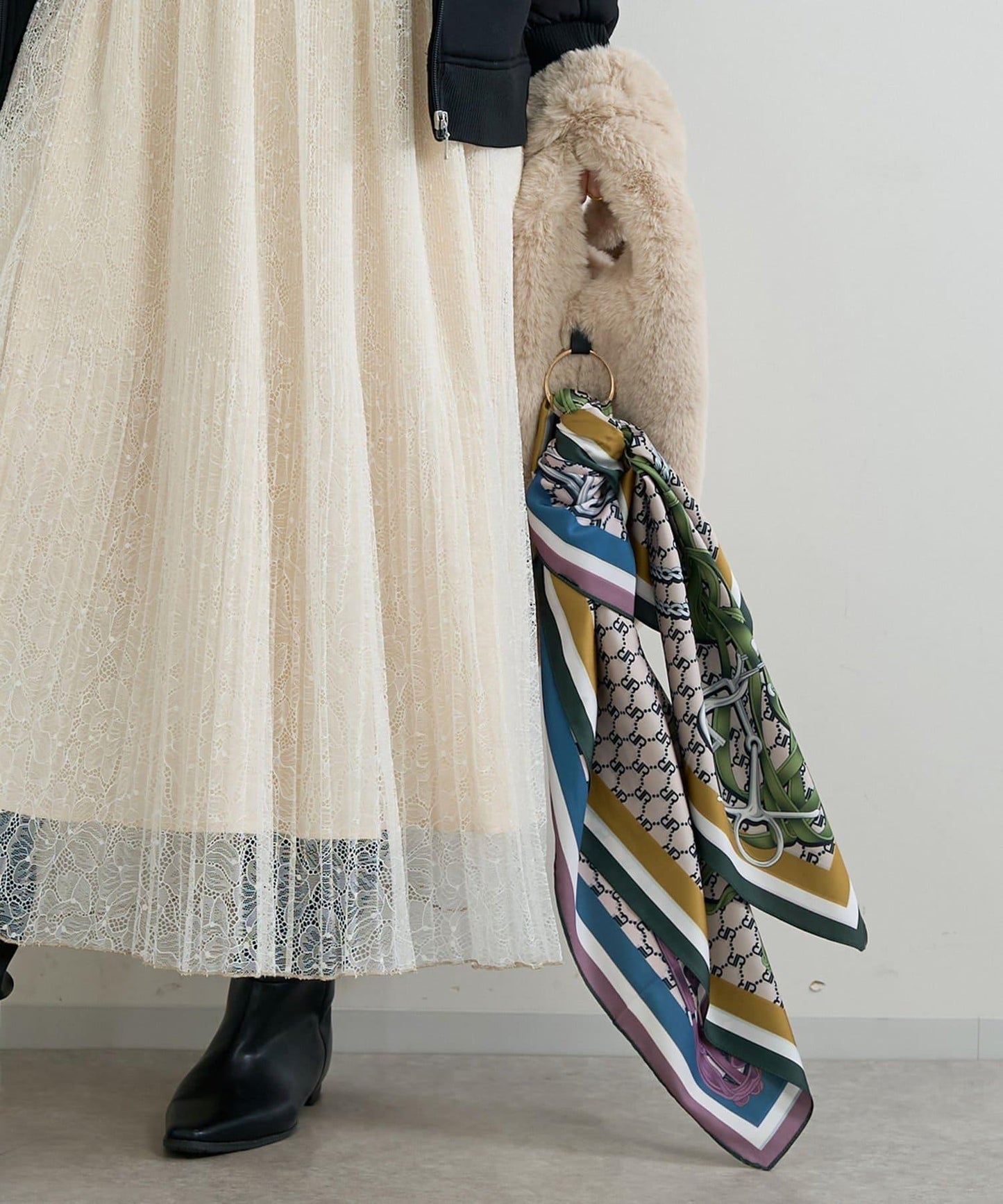 造型點睛之選 腰帶圖案雙面圍巾