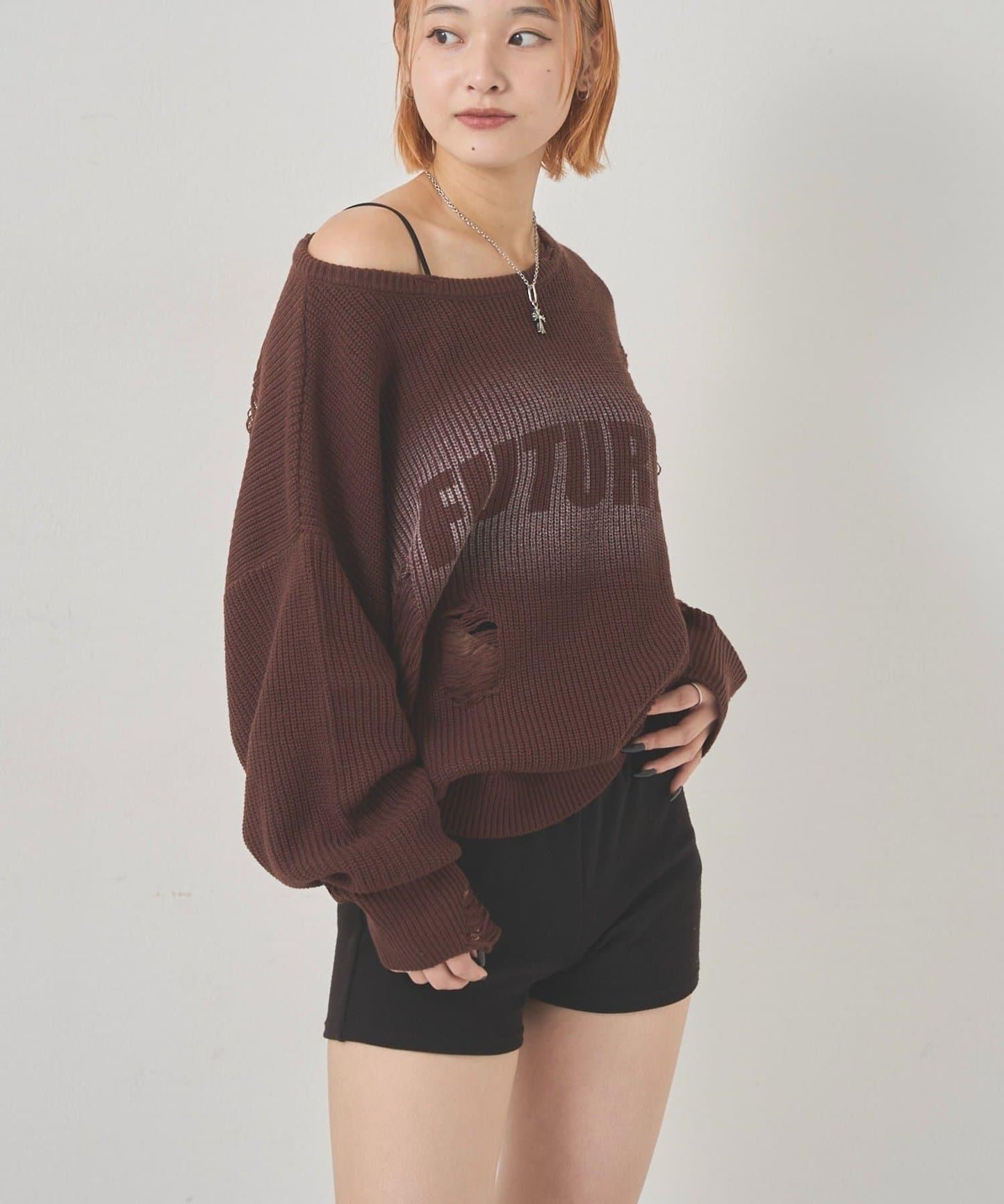 破洞印花針織衫