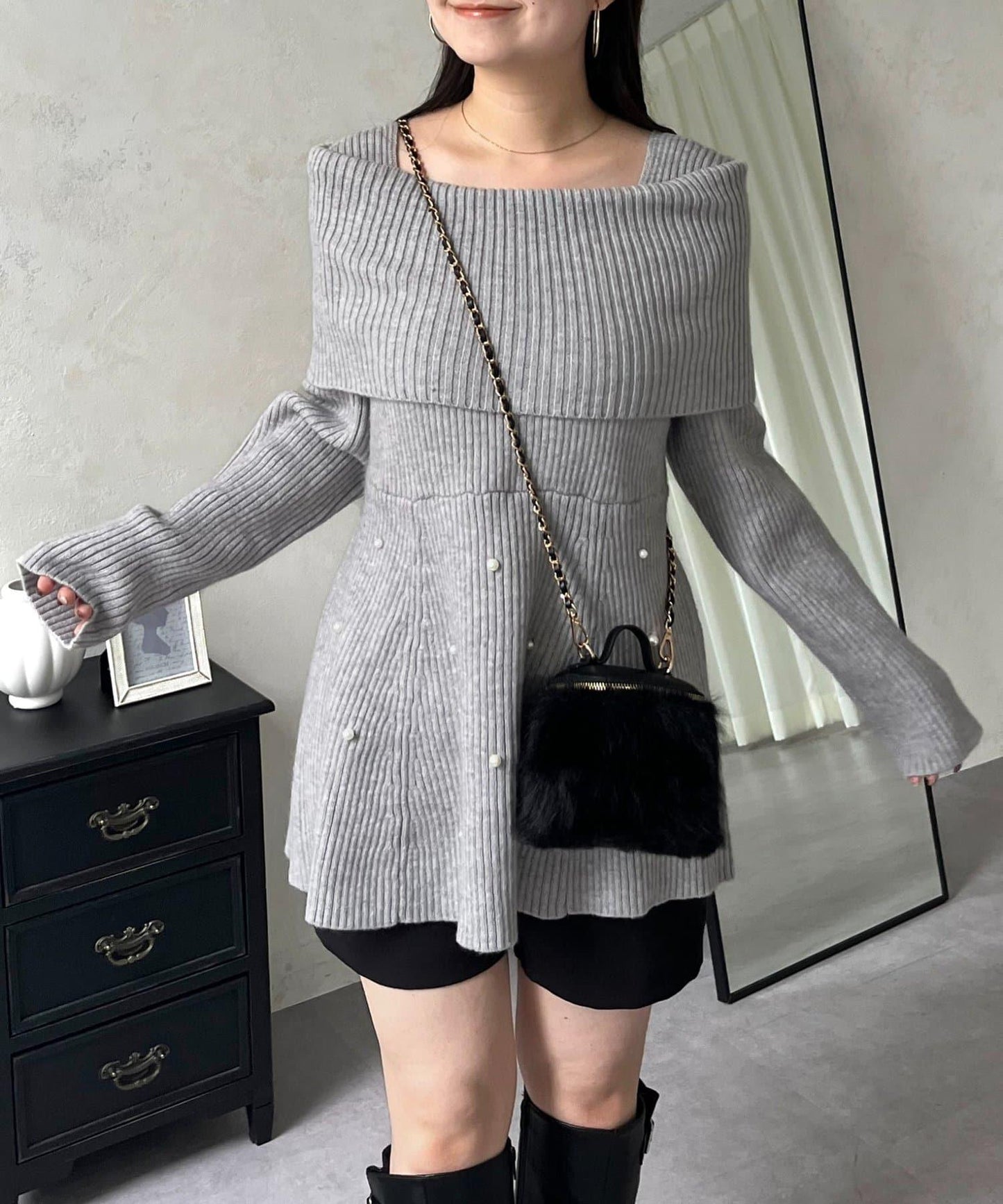 【防靜電】下襬珍珠一字肩荷葉邊針織衫