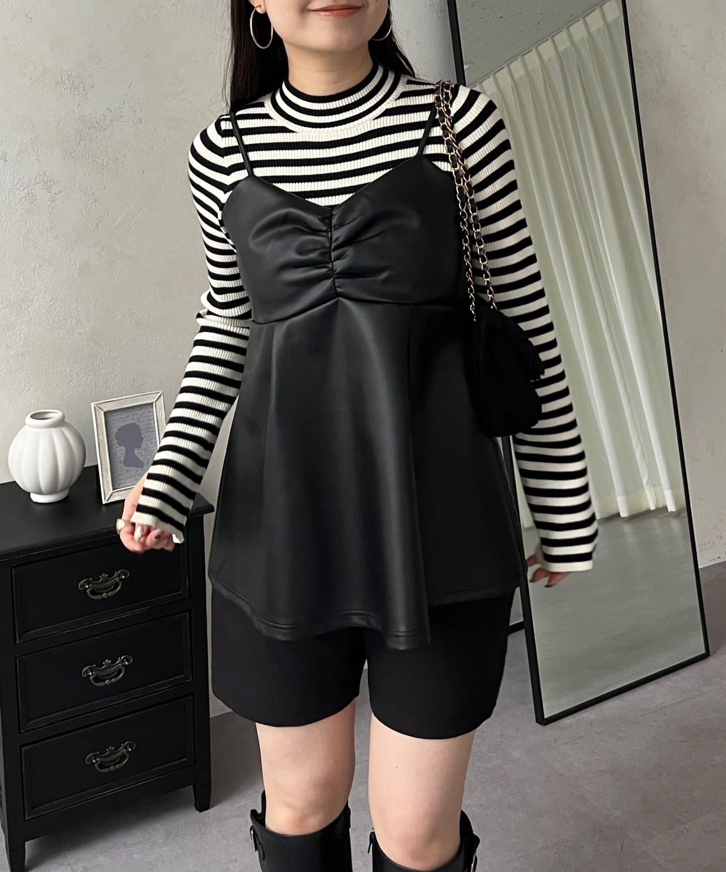 前褶皺荷葉邊皮革吊帶上衣