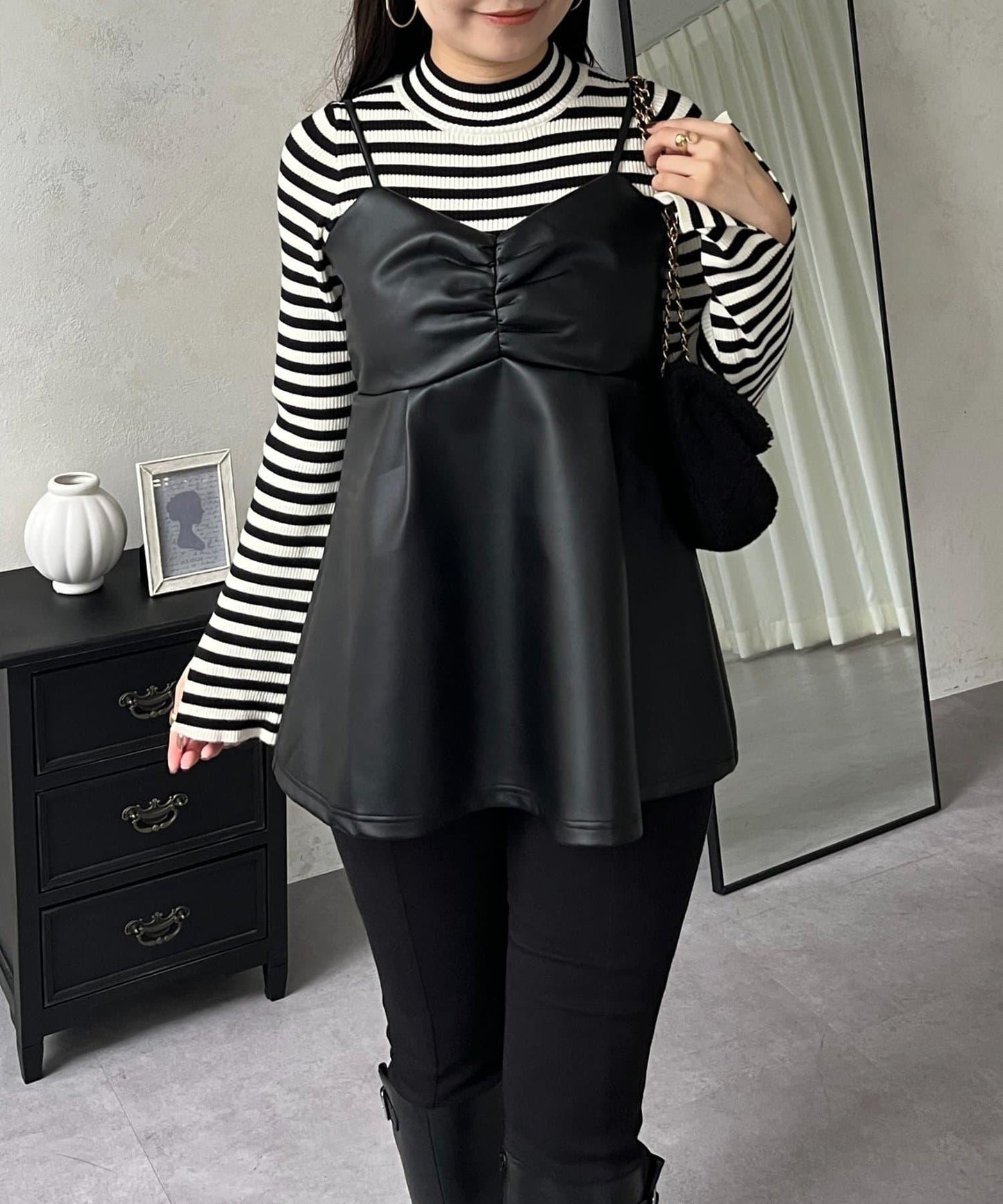 前褶皺荷葉邊皮革吊帶上衣