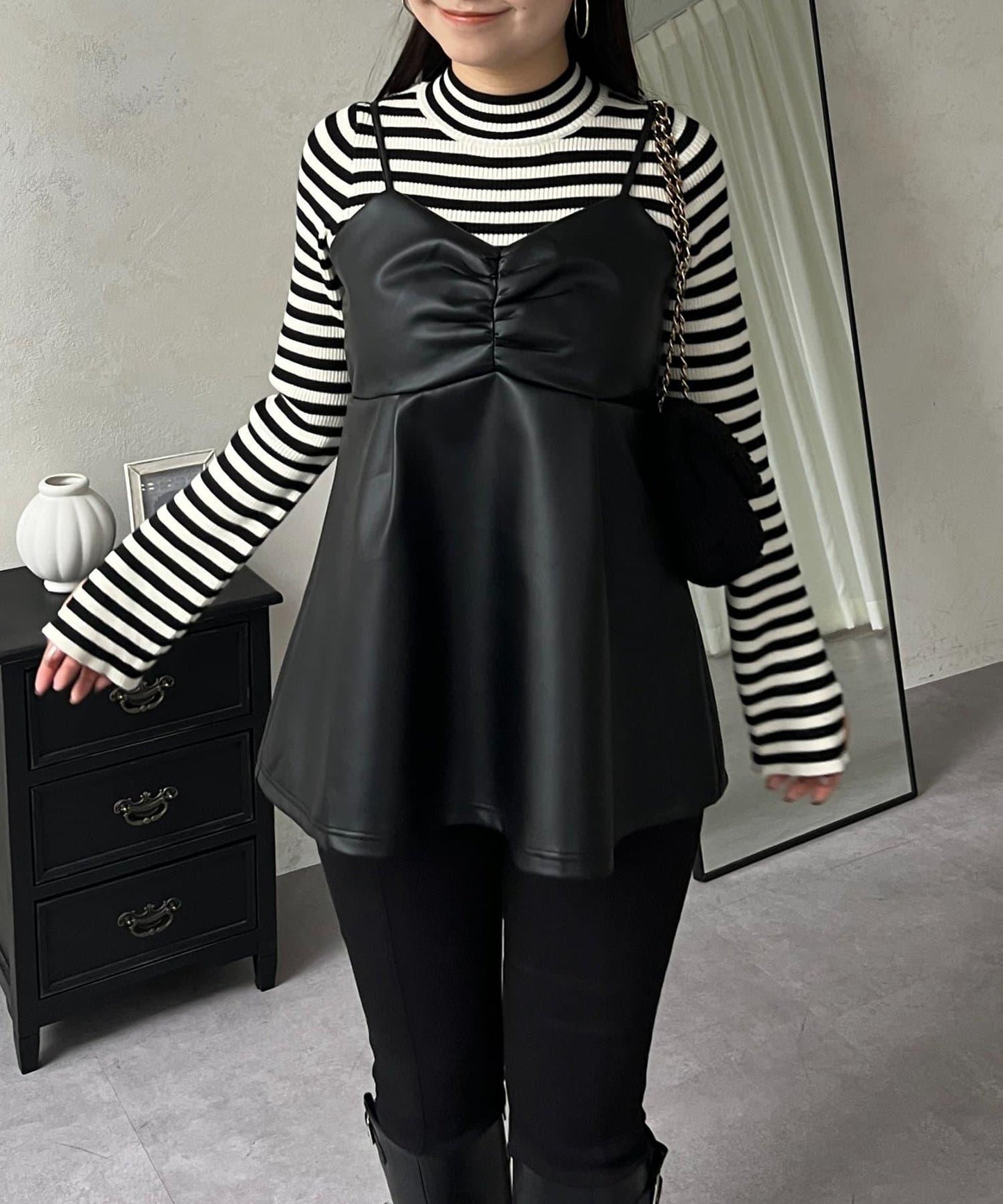 前褶皺荷葉邊皮革吊帶上衣