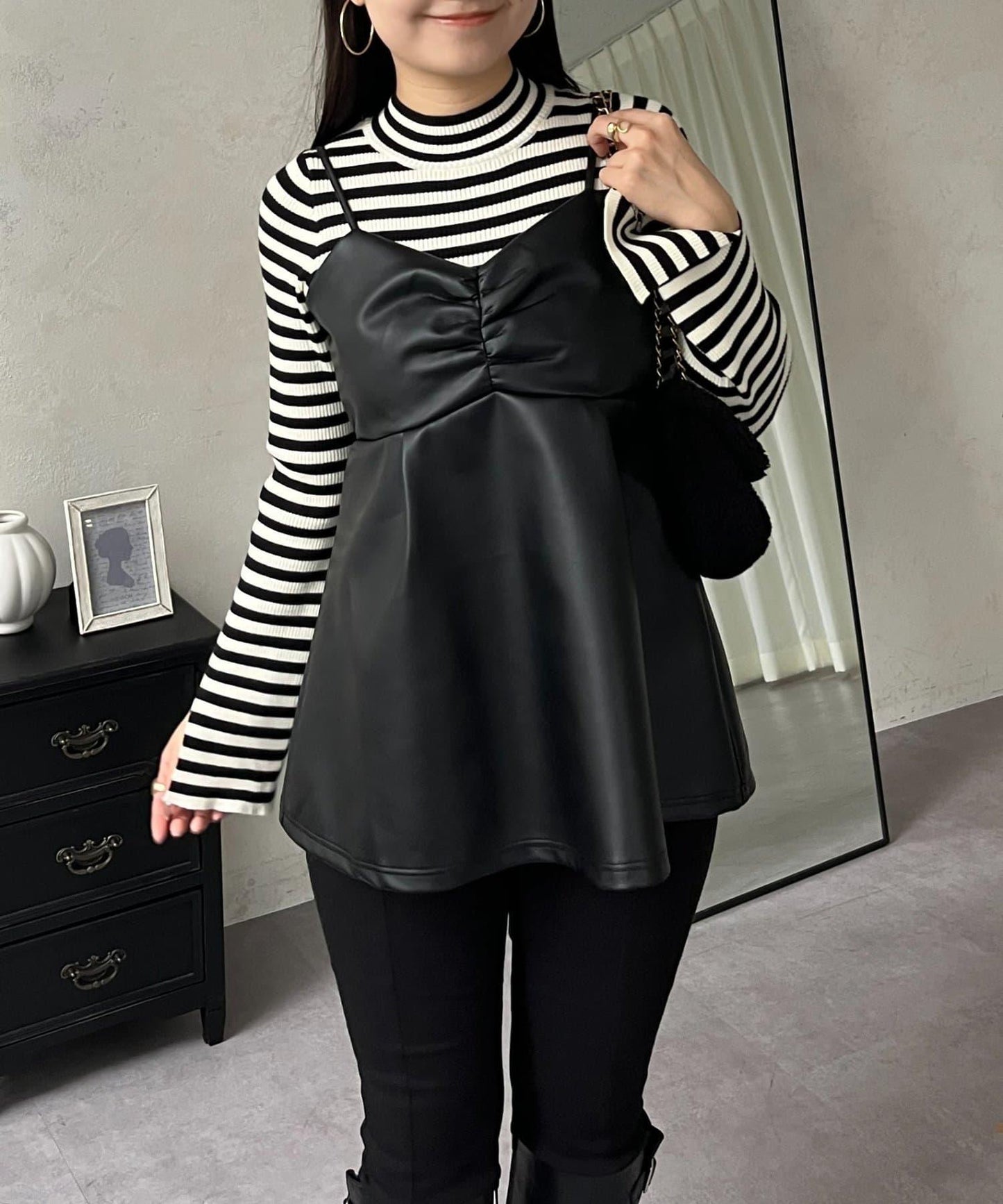 前褶皺荷葉邊皮革吊帶上衣