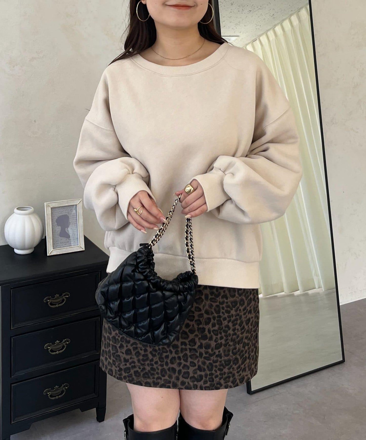 背面金屬裝飾加絨衛衣