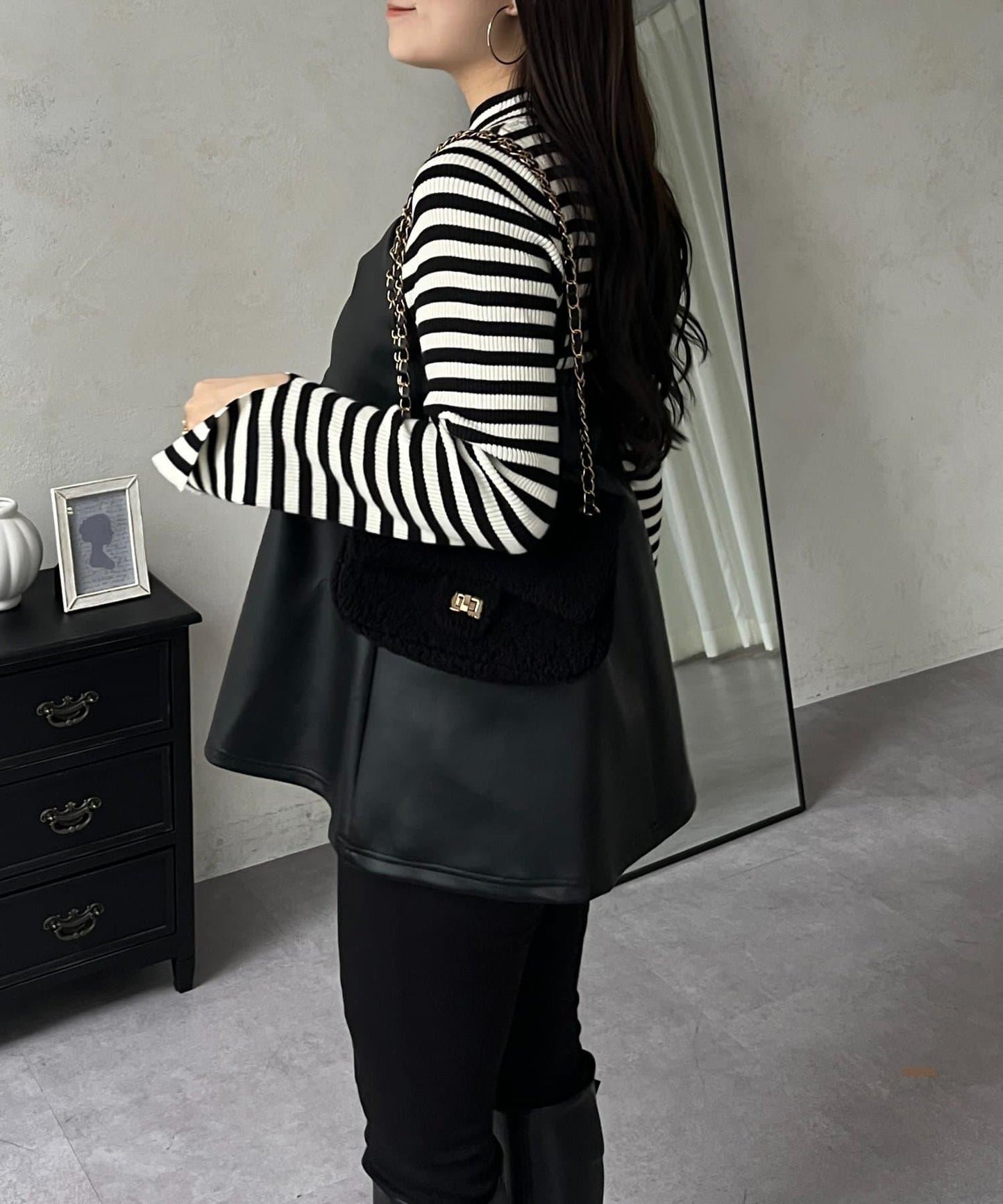 前褶皺荷葉邊皮革吊帶上衣