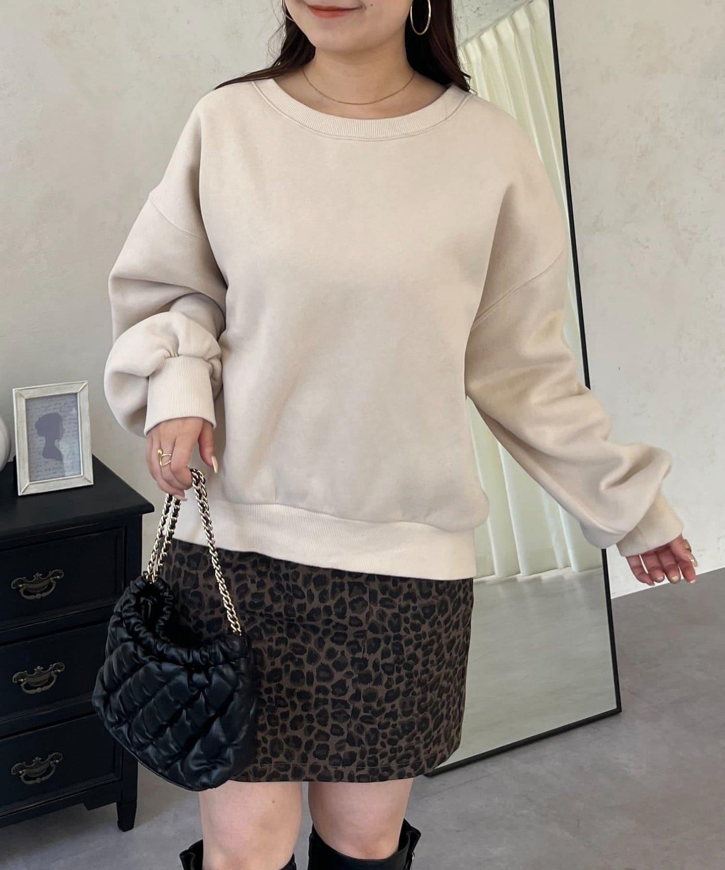 背面金屬裝飾加絨衛衣