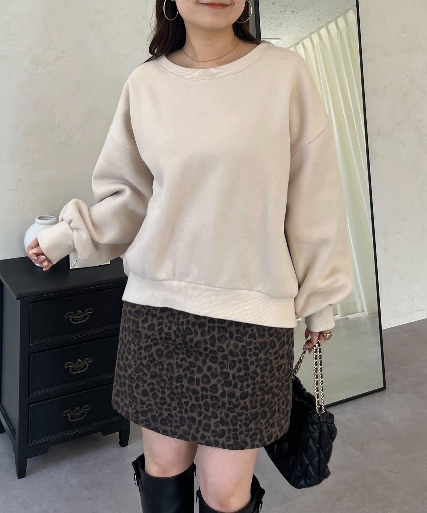 背面金屬裝飾加絨衛衣