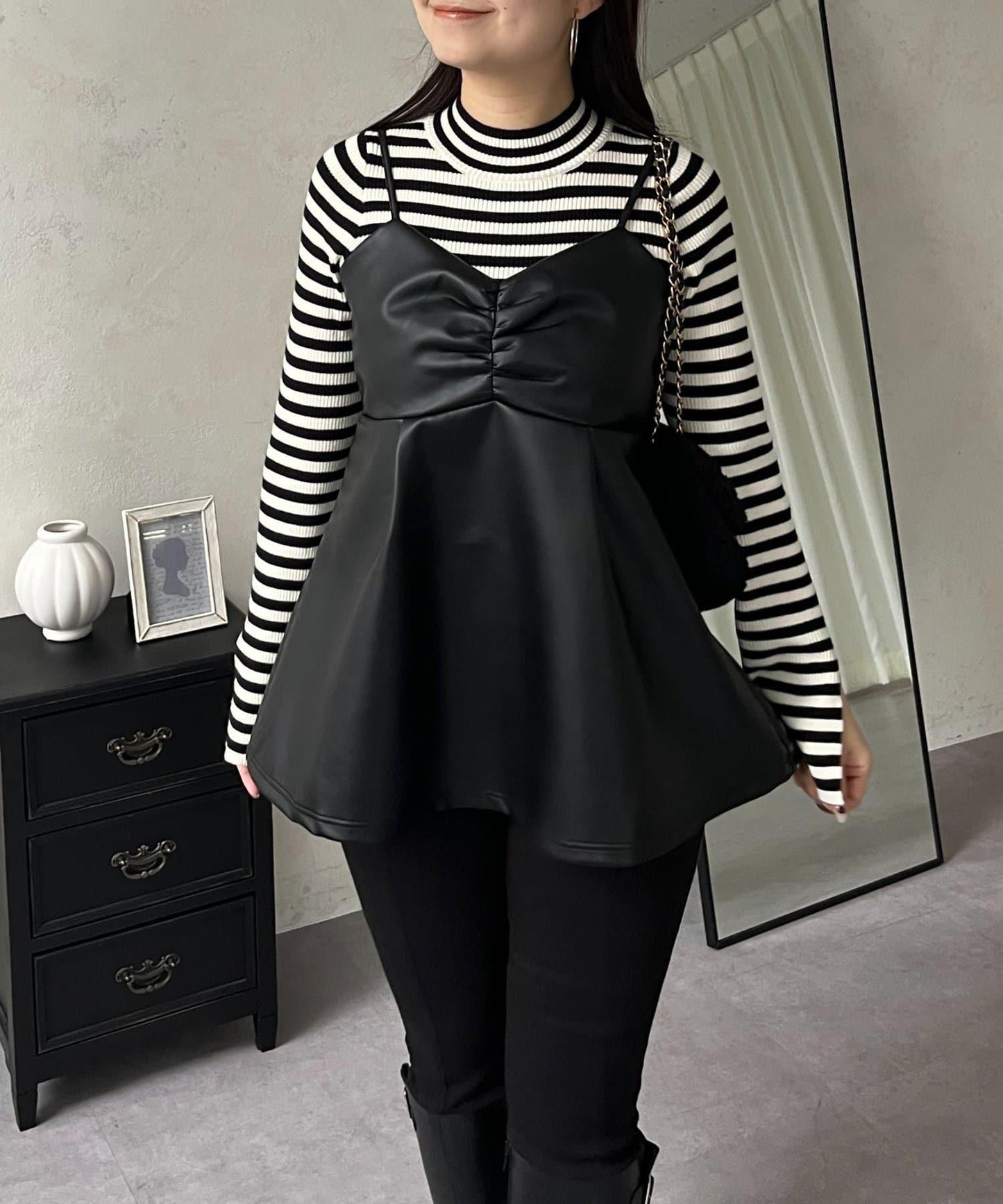 前褶皺荷葉邊皮革吊帶上衣