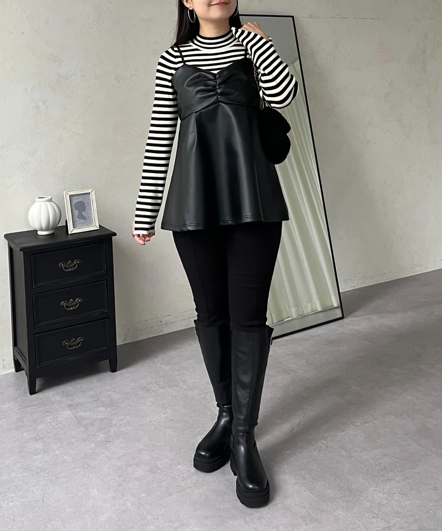 前褶皺荷葉邊皮革吊帶上衣