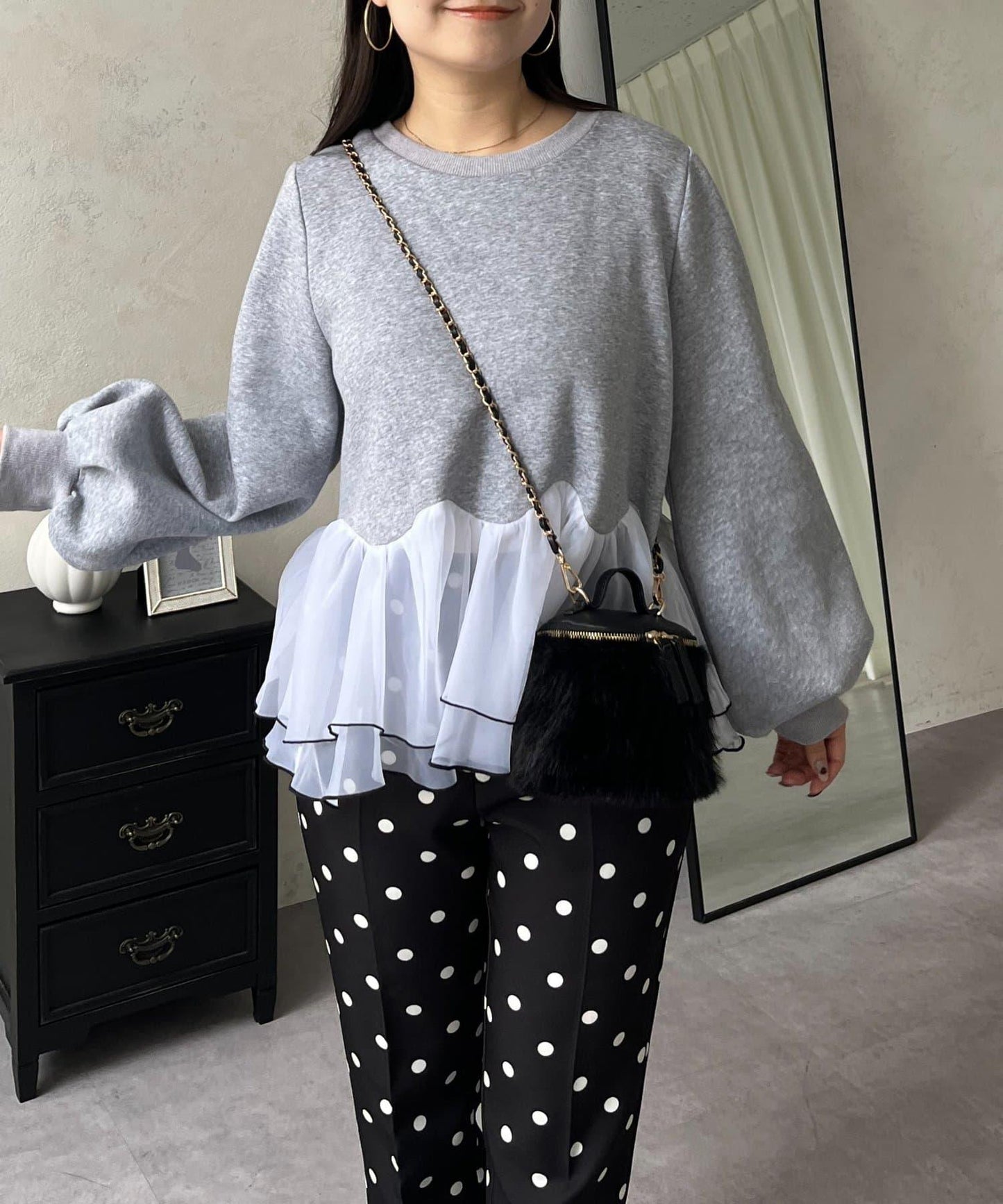 拼色下襬荷葉邊衛衣