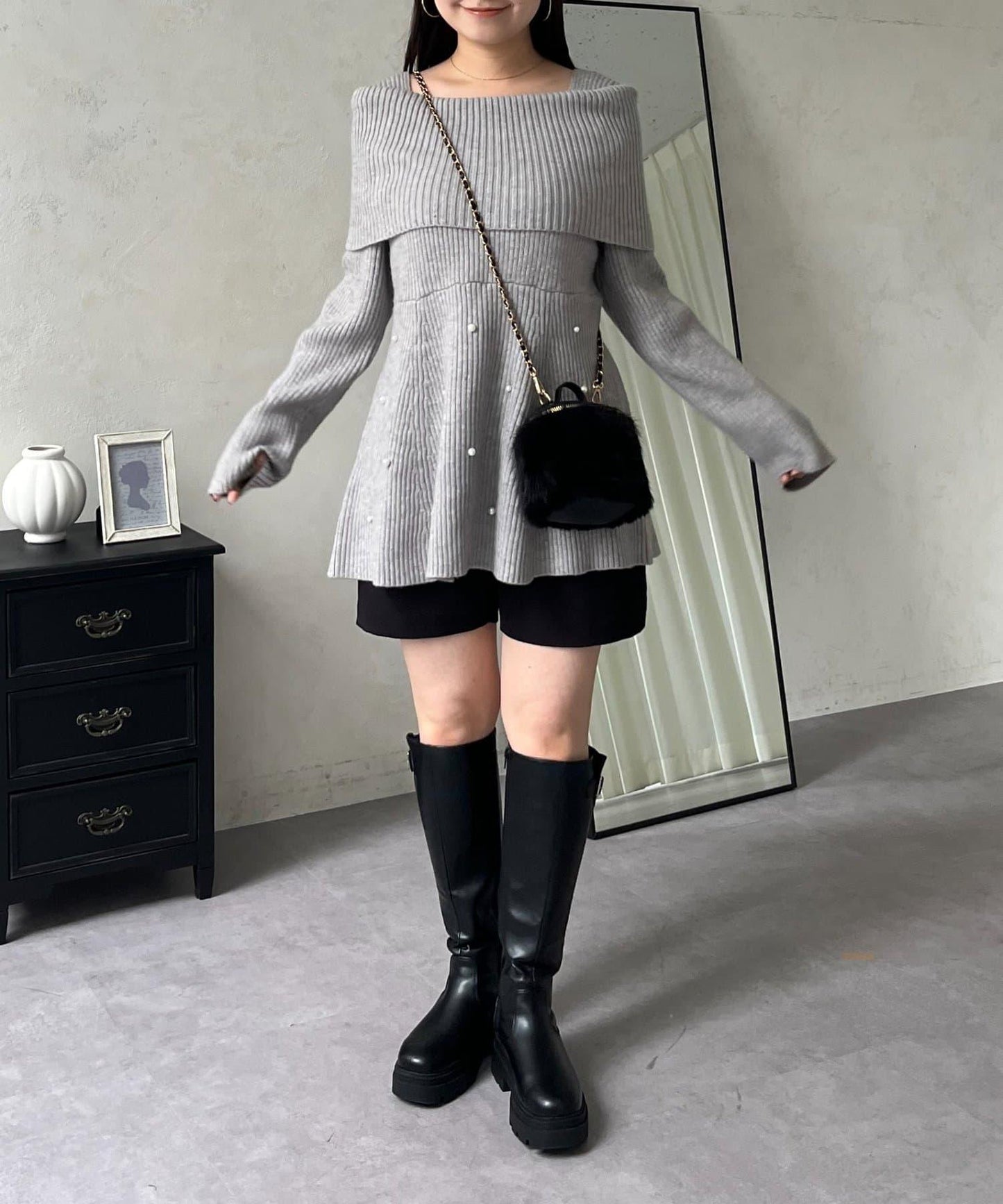 【防靜電】下襬珍珠一字肩荷葉邊針織衫