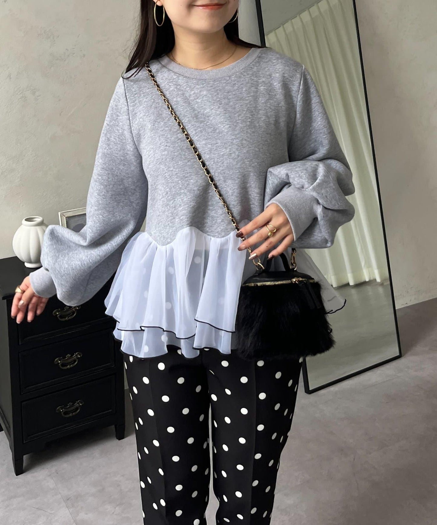 拼色下襬荷葉邊衛衣