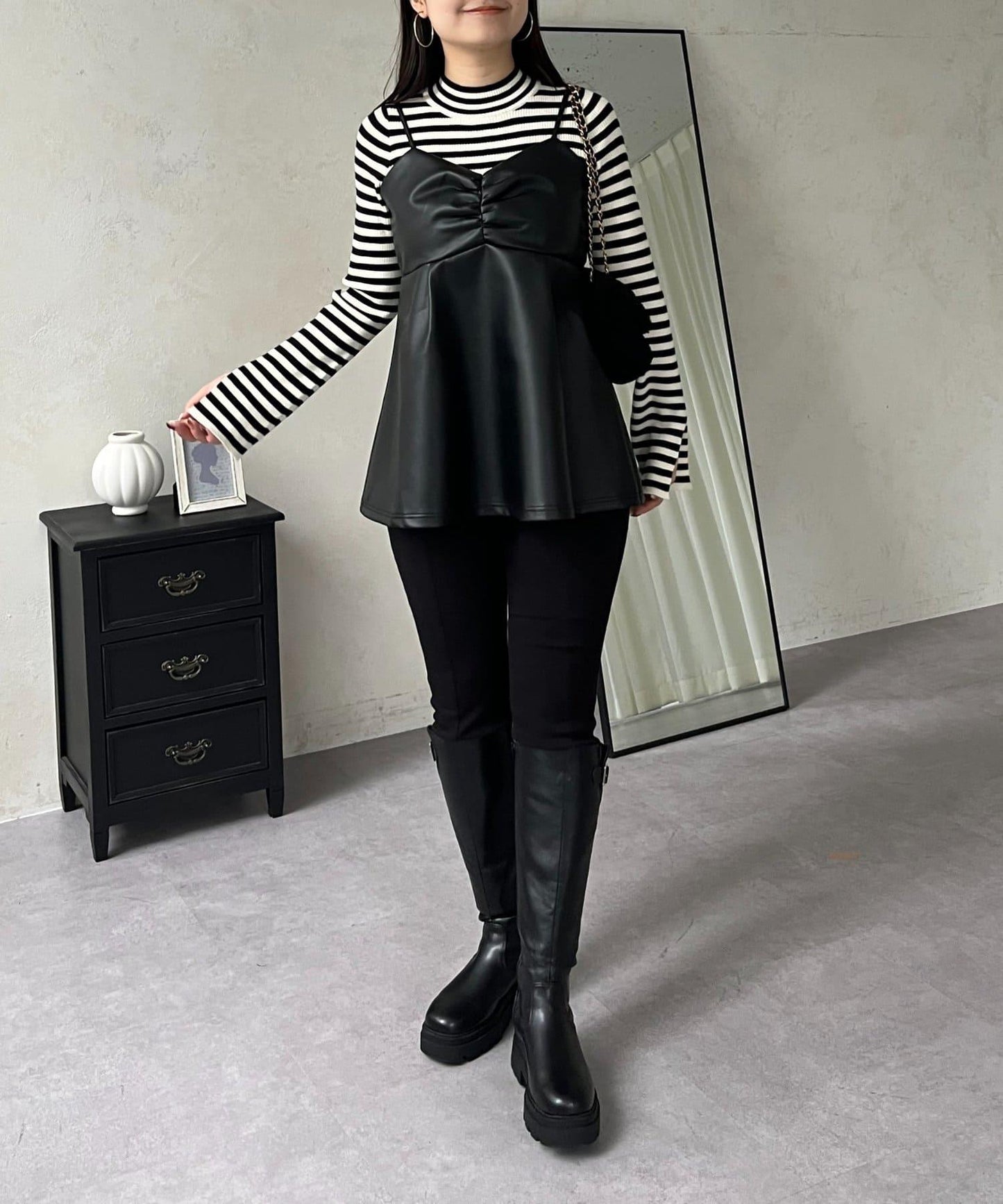 前褶皺荷葉邊皮革吊帶上衣