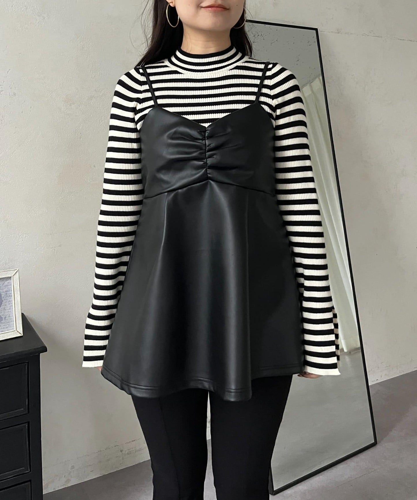 前褶皺荷葉邊皮革吊帶上衣