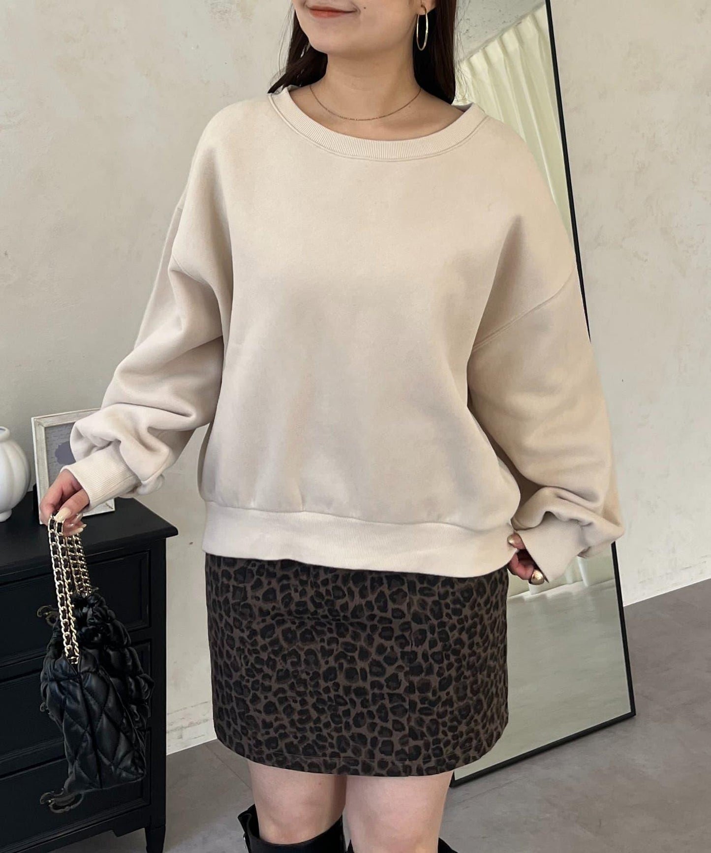 背面金屬裝飾加絨衛衣