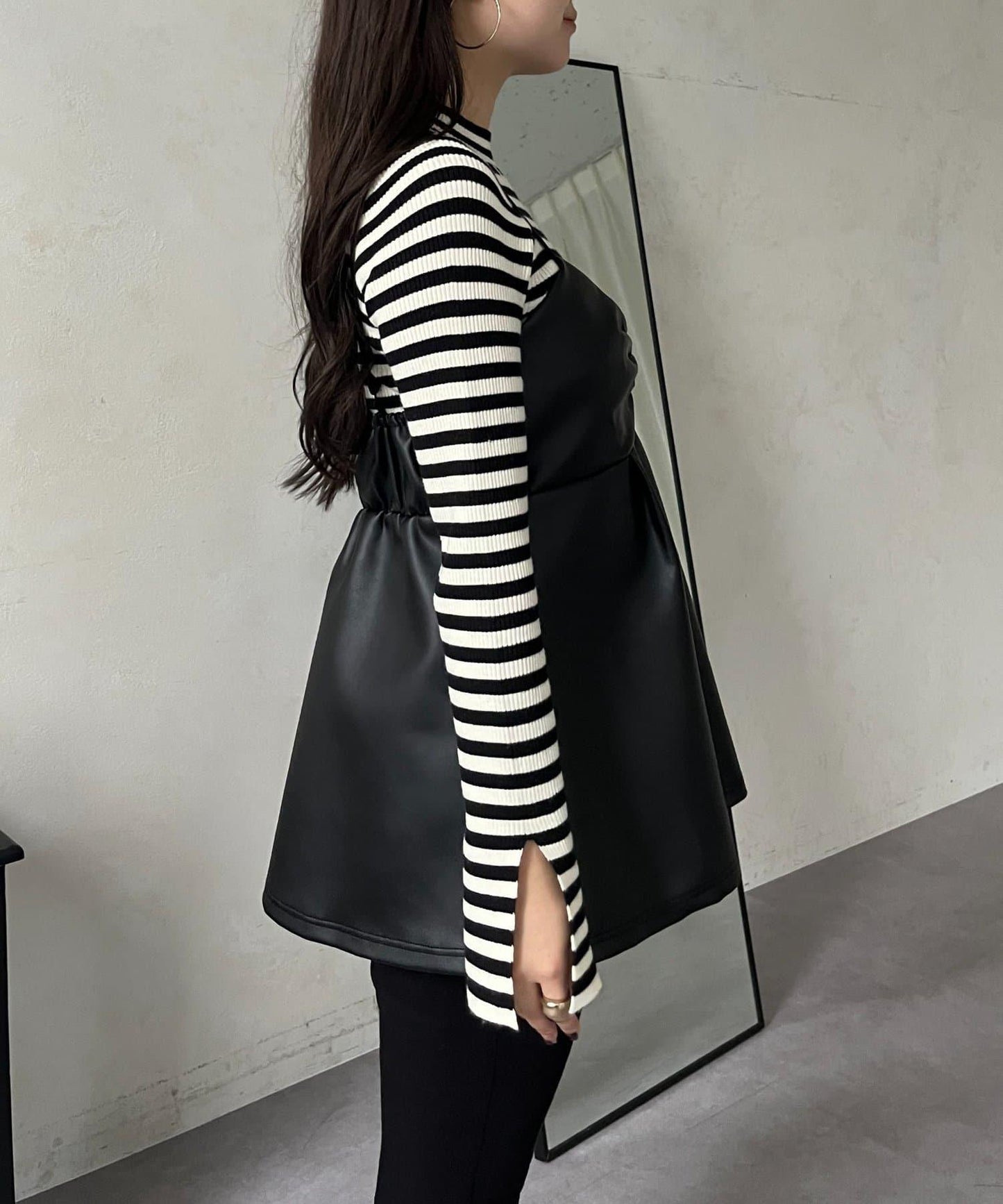 前褶皺荷葉邊皮革吊帶上衣