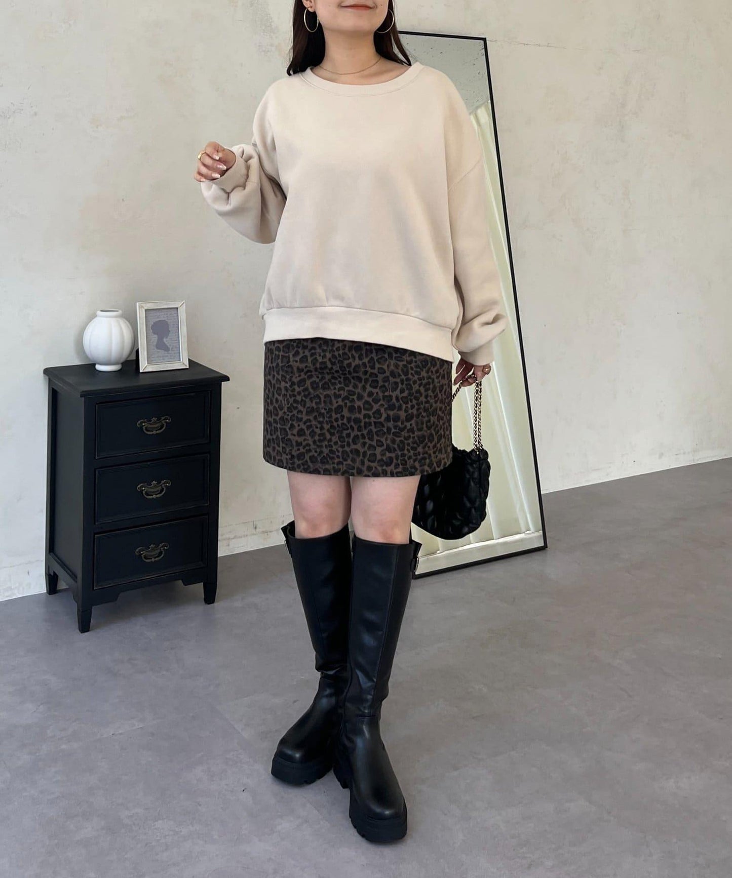 背面金屬裝飾加絨衛衣