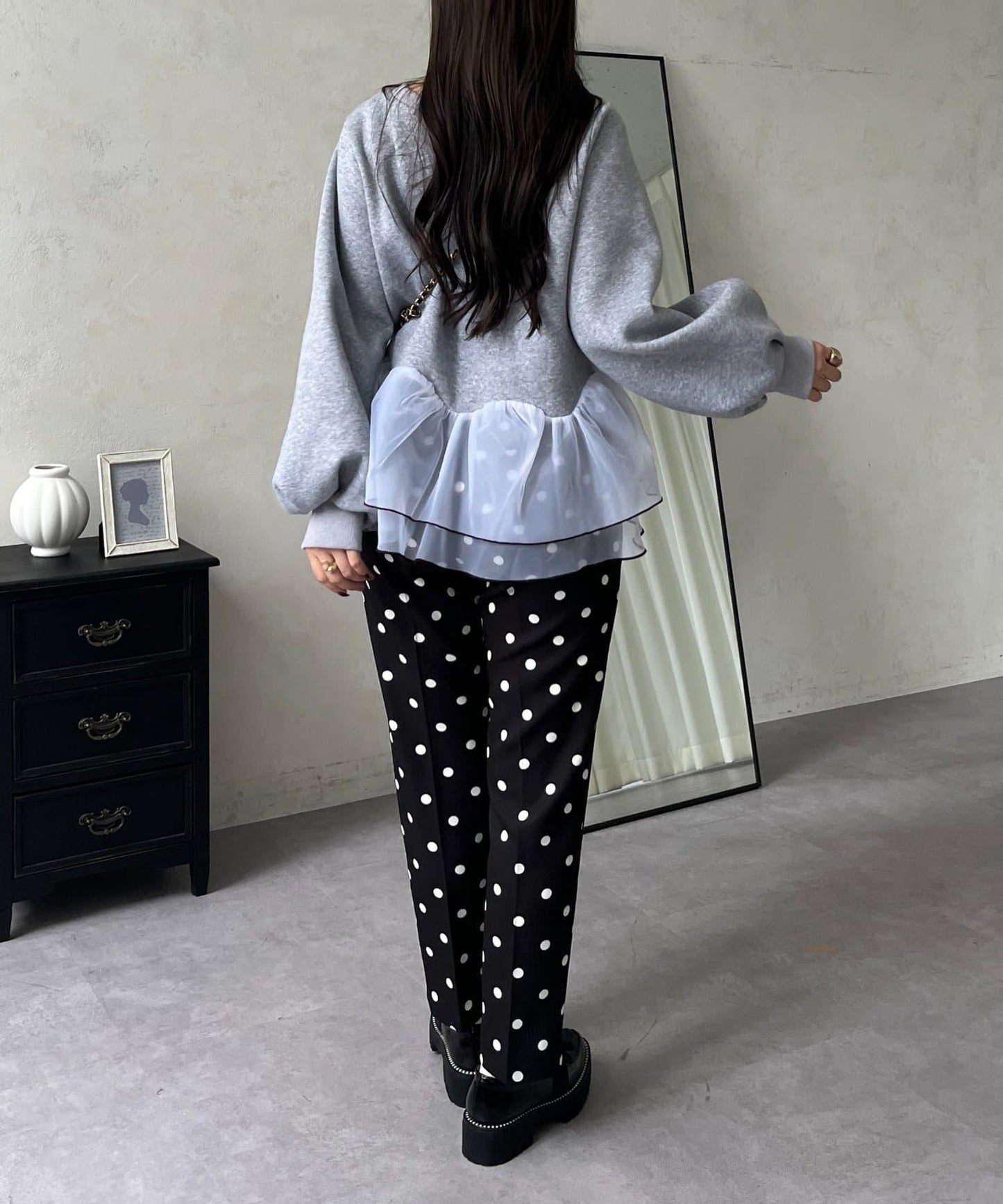 拼色下襬荷葉邊衛衣