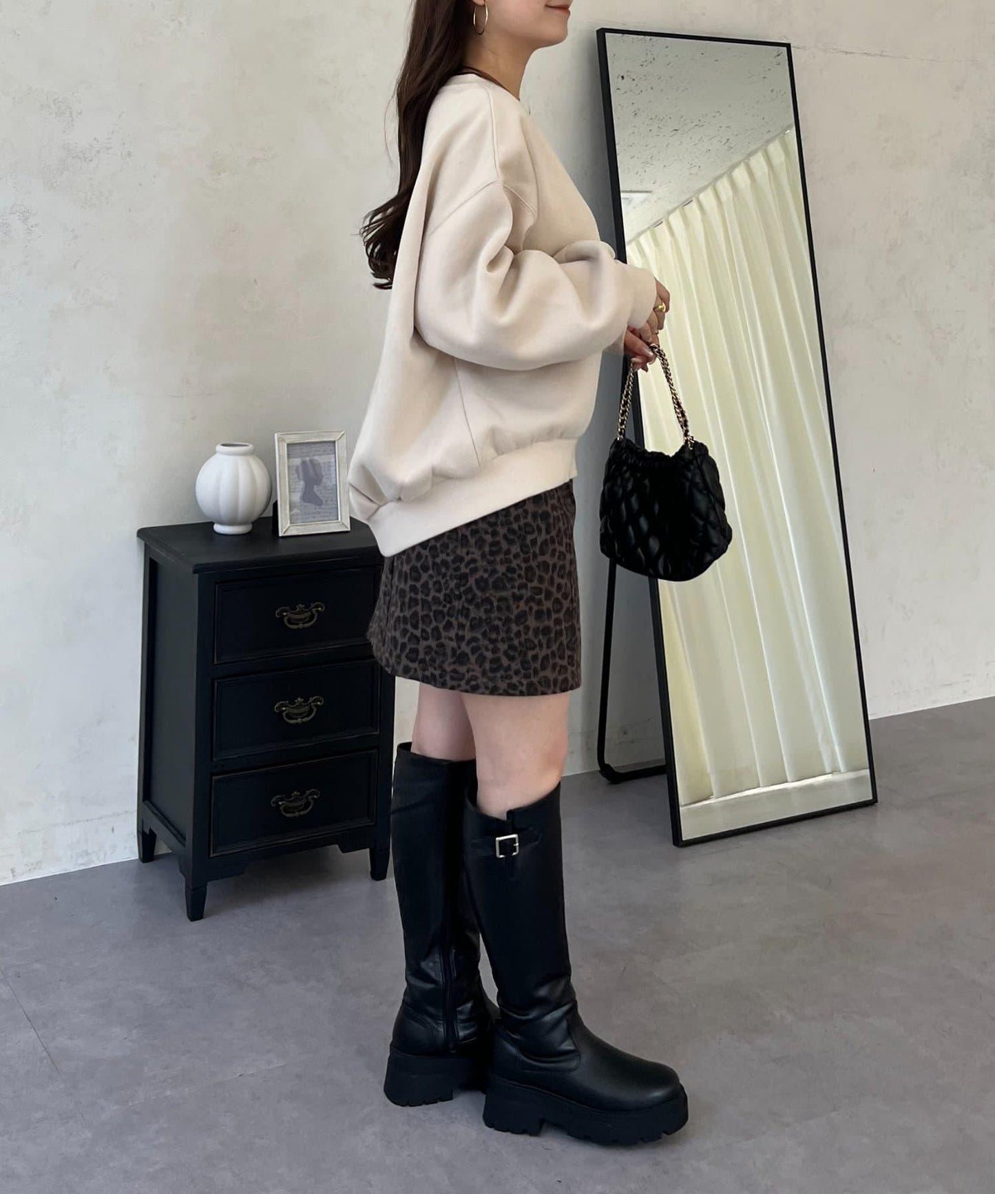 背面金屬裝飾加絨衛衣