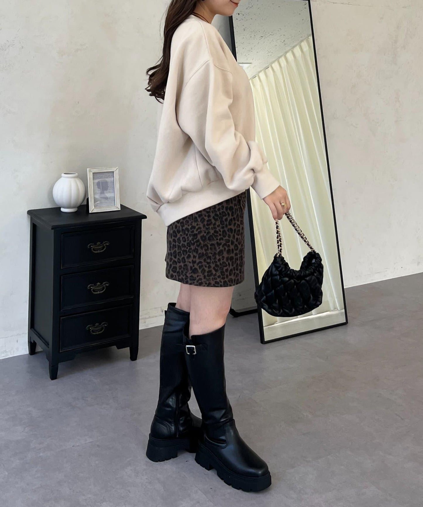 背面金屬裝飾加絨衛衣