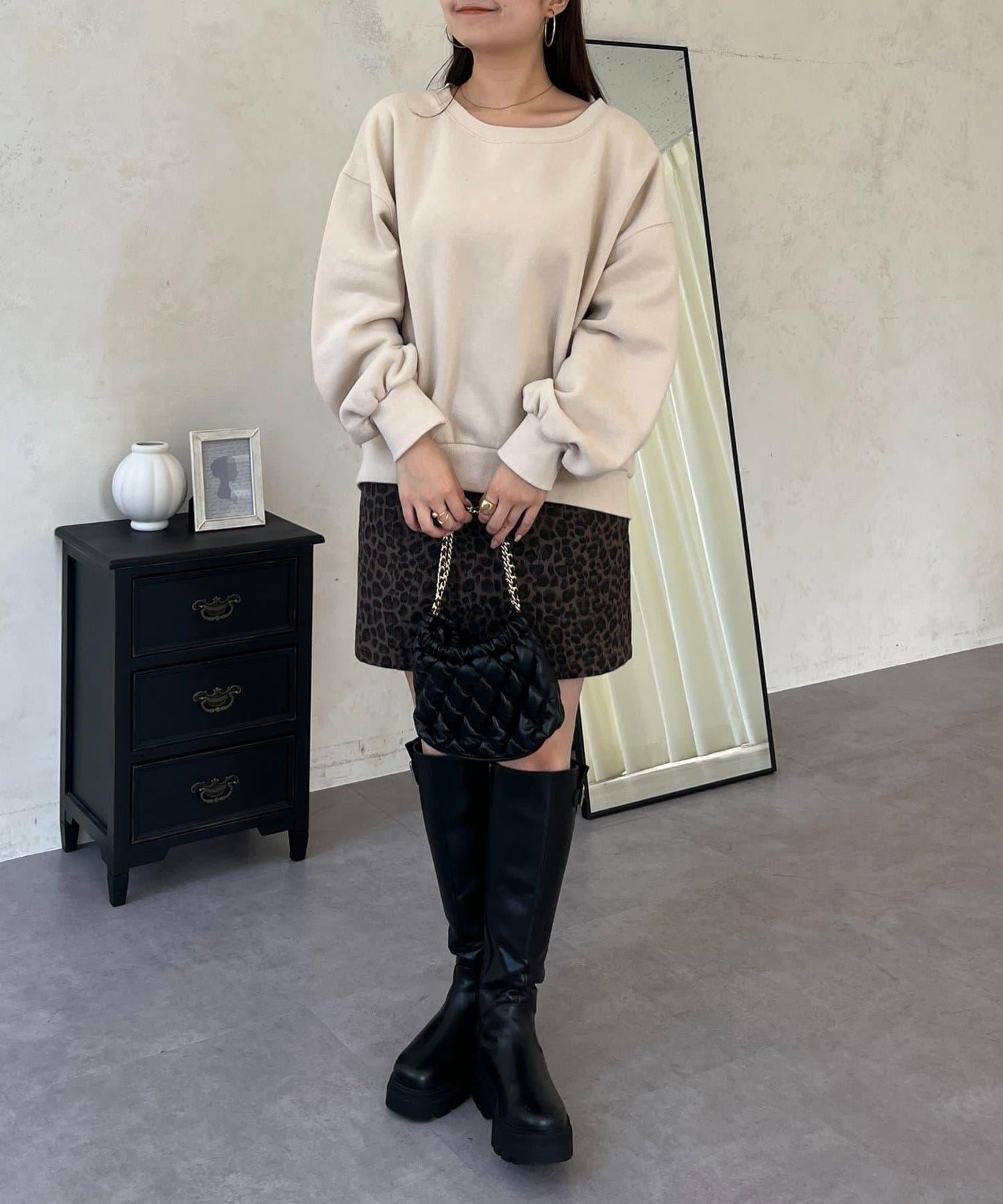 背面金屬裝飾加絨衛衣