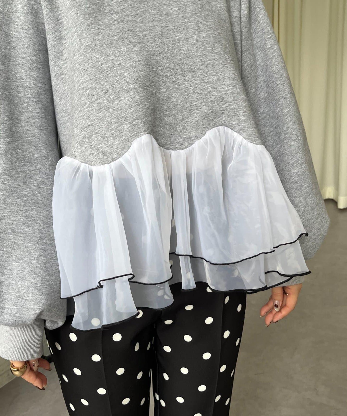 拼色下襬荷葉邊衛衣