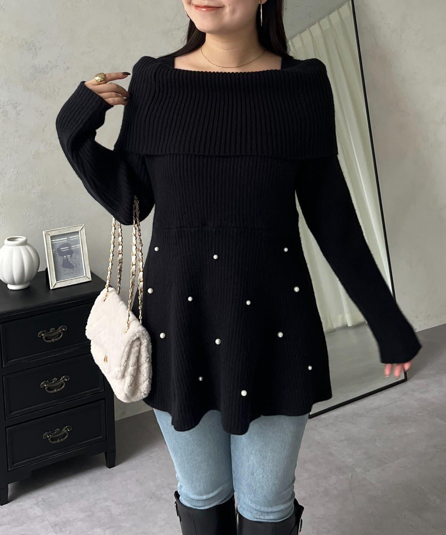 【防靜電】下襬珍珠一字肩荷葉邊針織衫