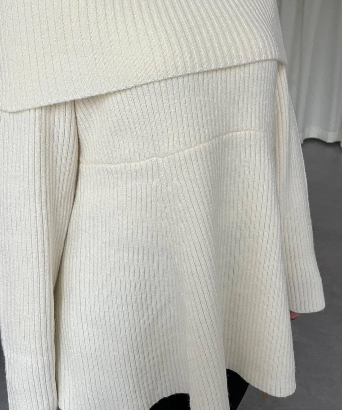 【防靜電】一字肩荷葉邊針織衫