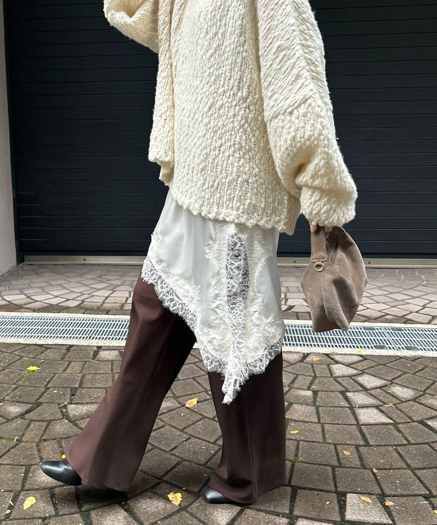 不對稱蕾絲吊帶