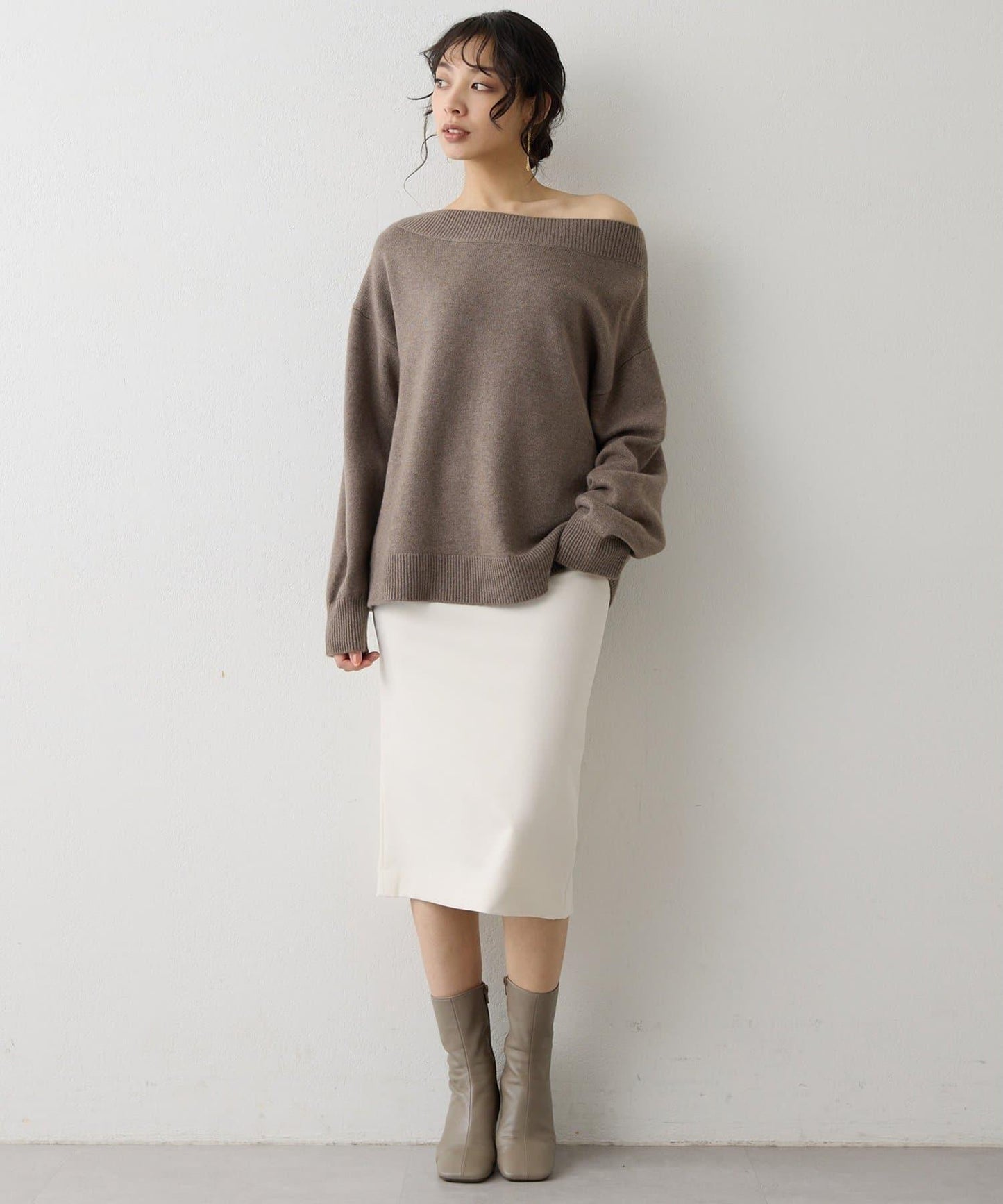 W/Ca一字肩套頭衫