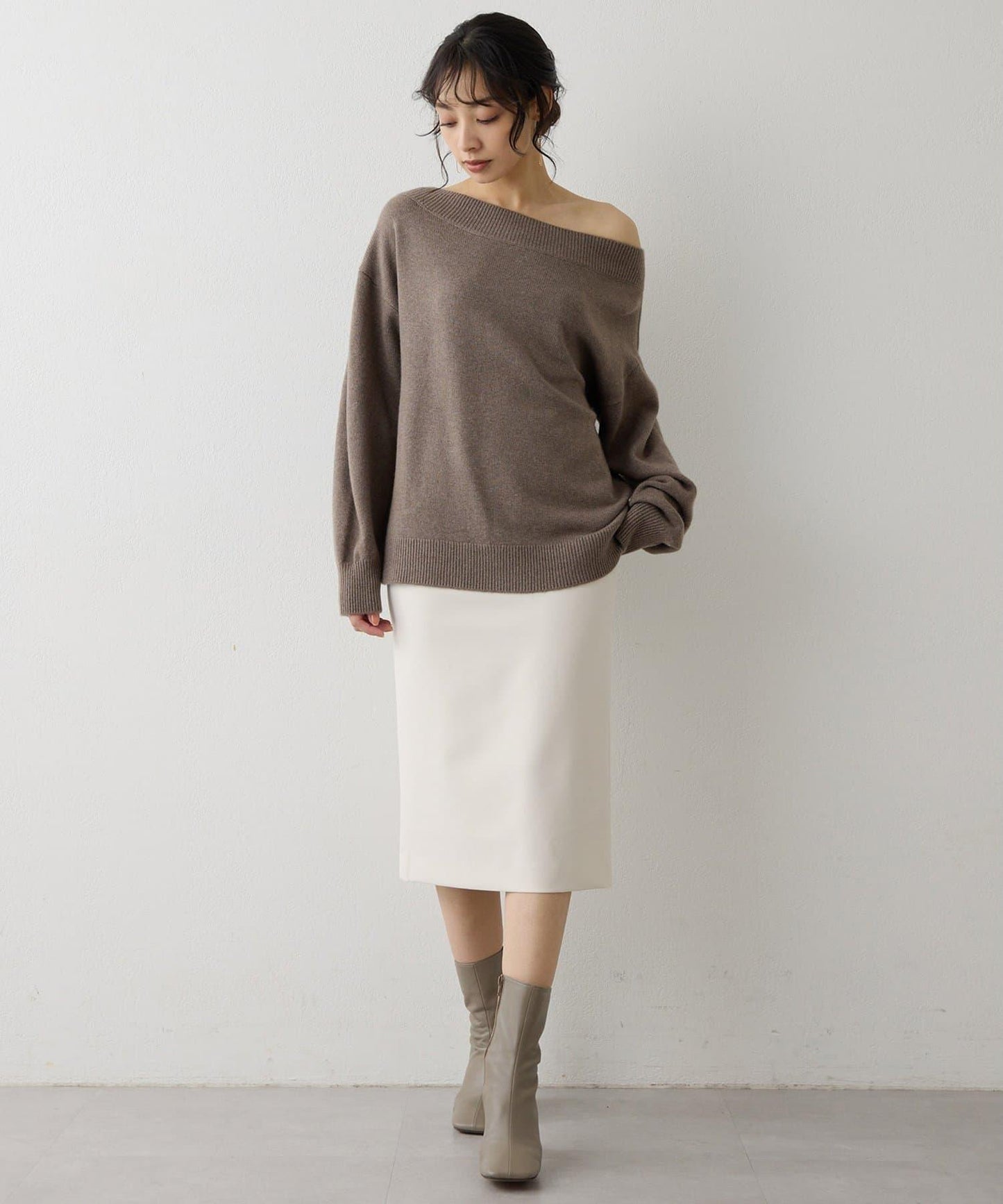 W/Ca一字肩套頭衫