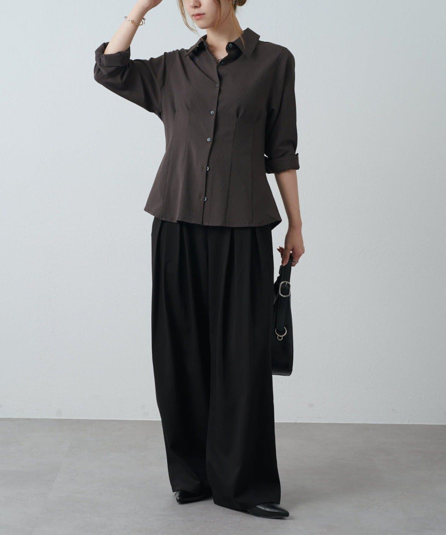 收腰褶皺設計襯衫