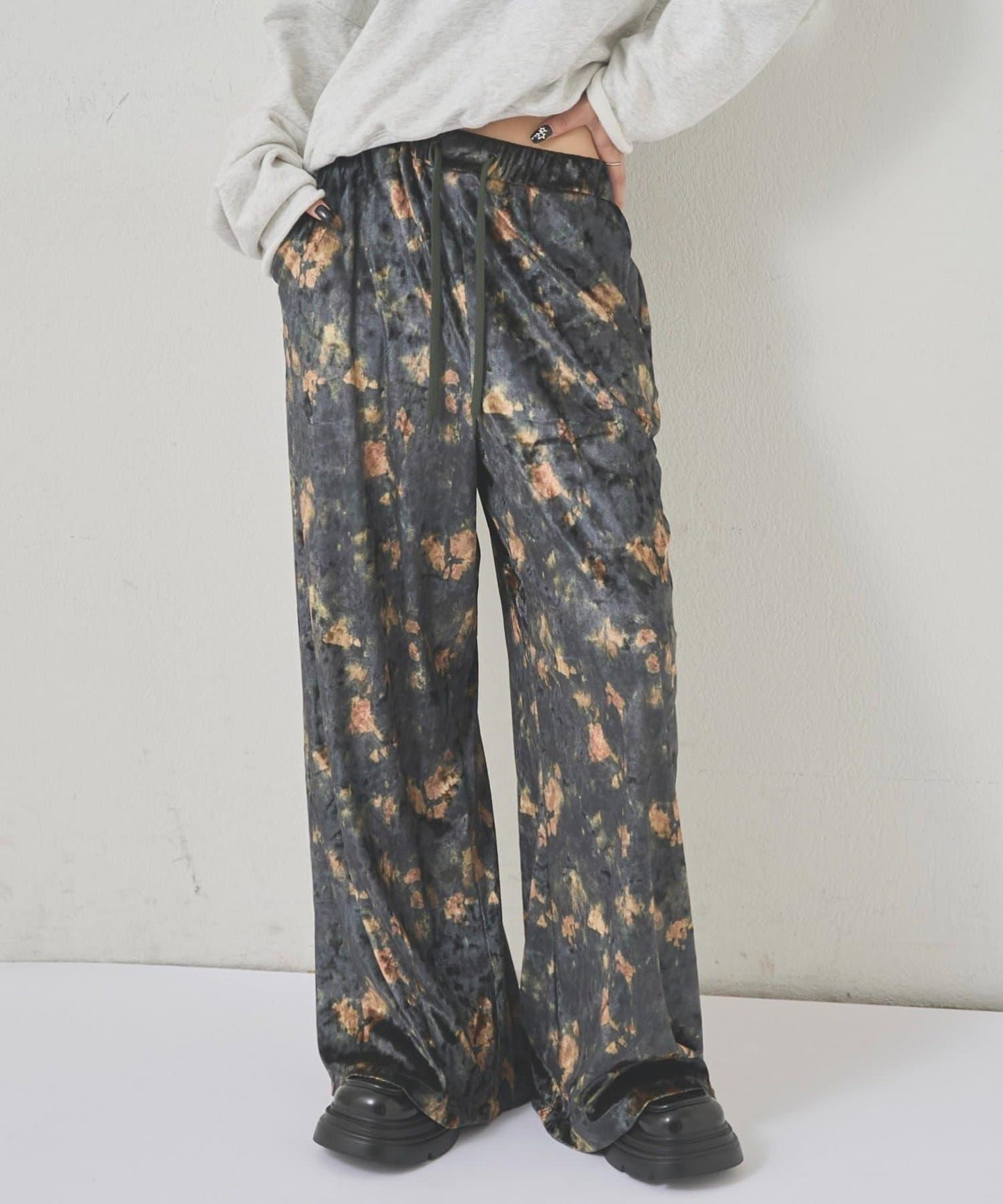 花卉圖案天鵝絨休閒褲