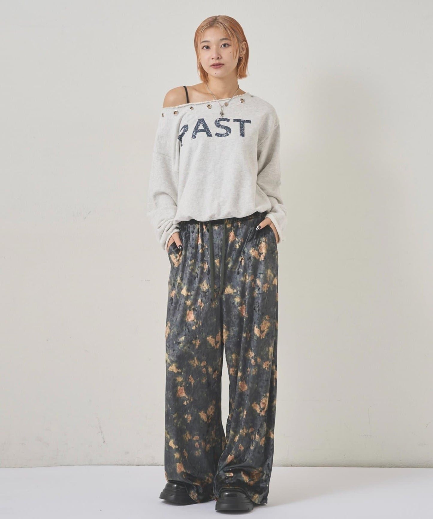 花卉圖案天鵝絨休閒褲