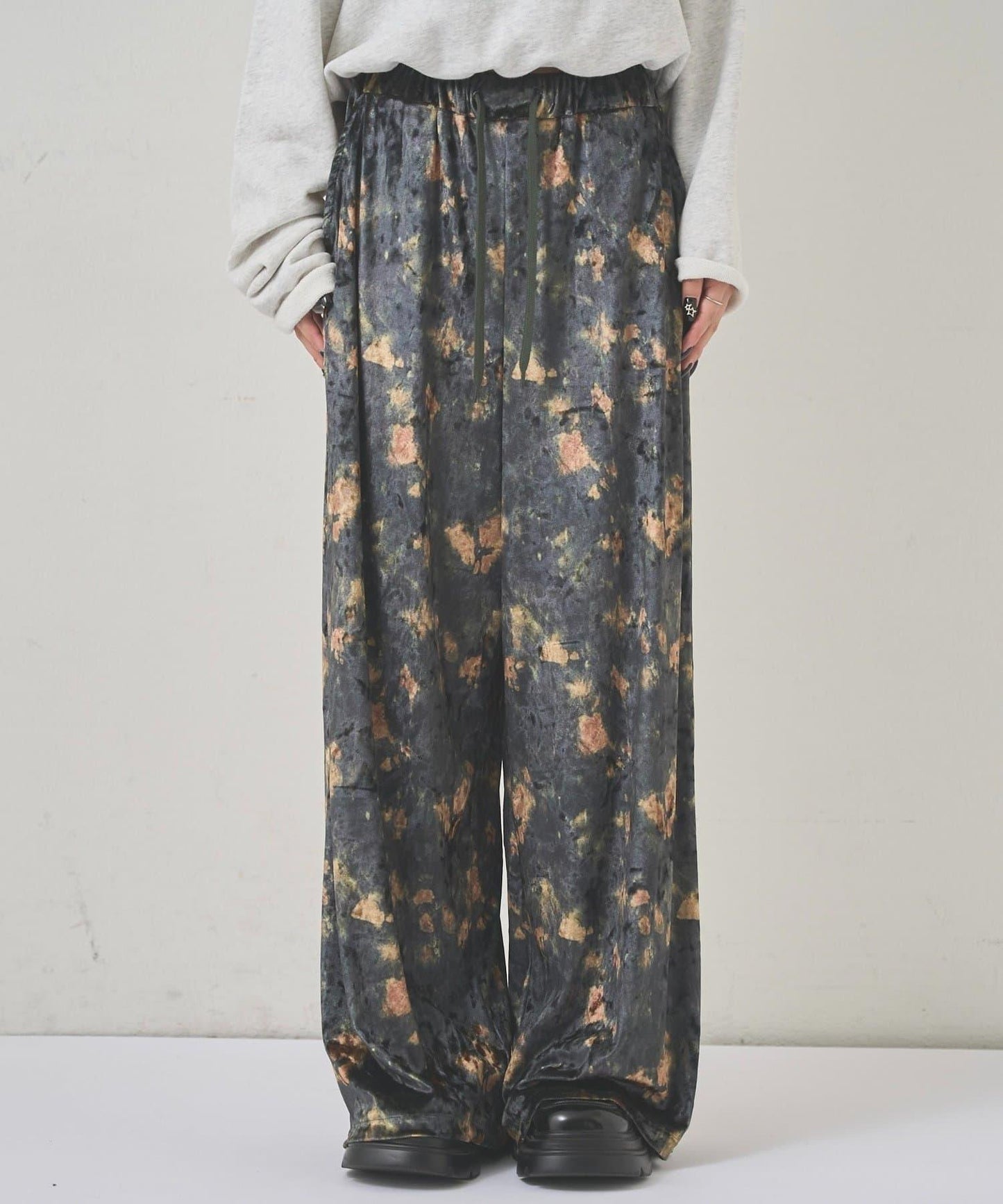 花卉圖案天鵝絨休閒褲