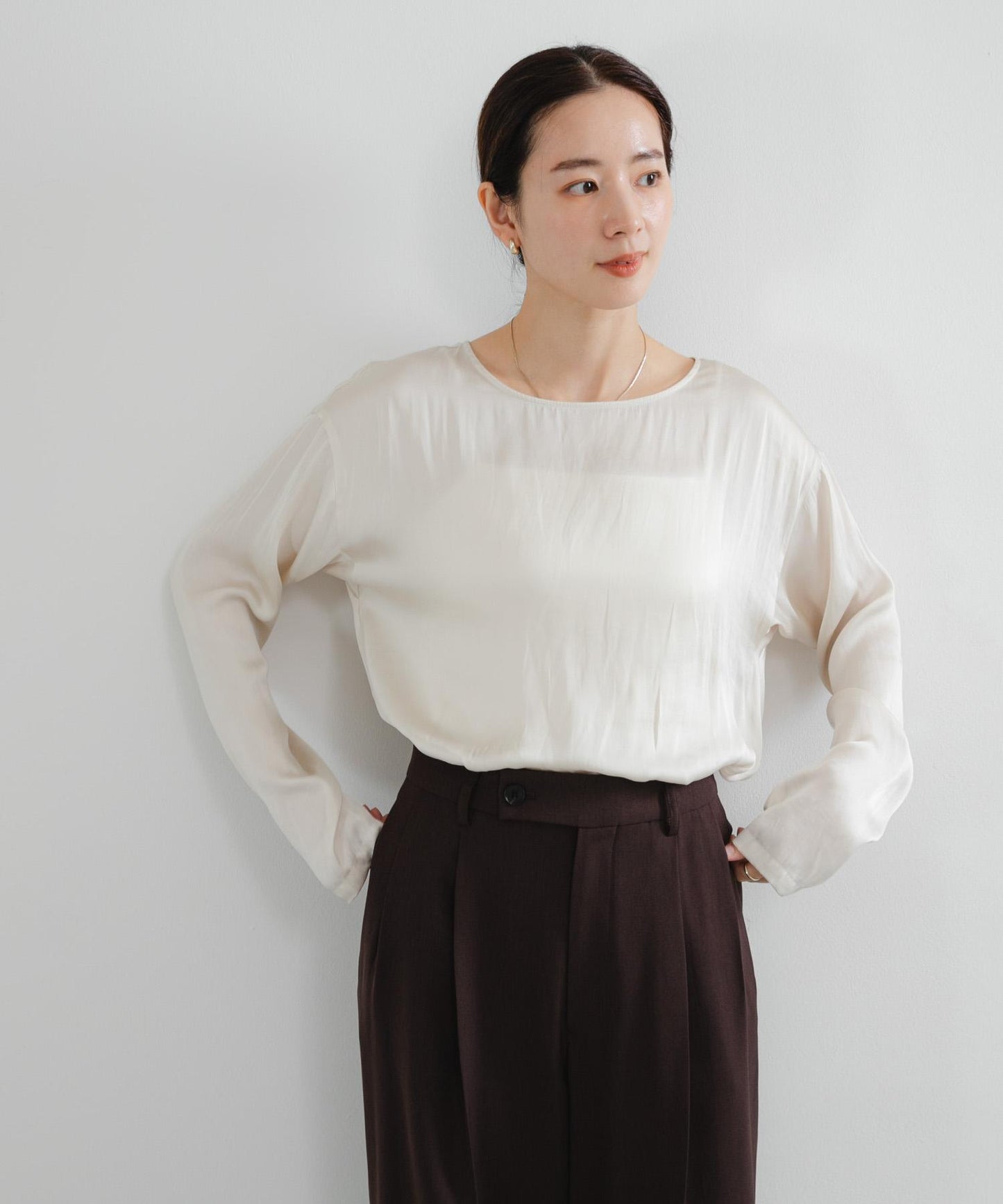 復古緞面T恤襯衫